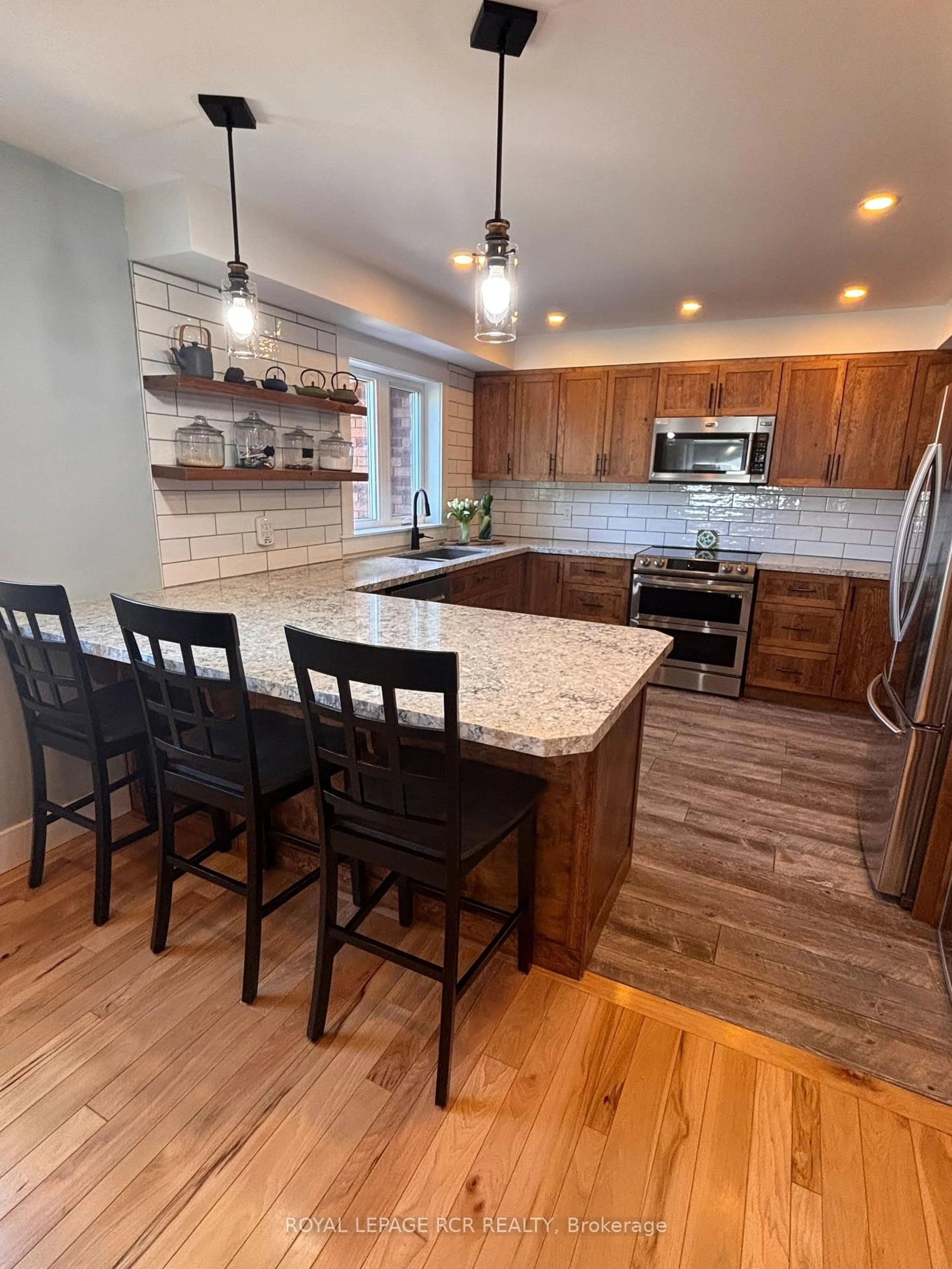Open concept kitchen, unknown for 16 Loree Dr, Adjala-Tosorontio Ontario L0M 1J0