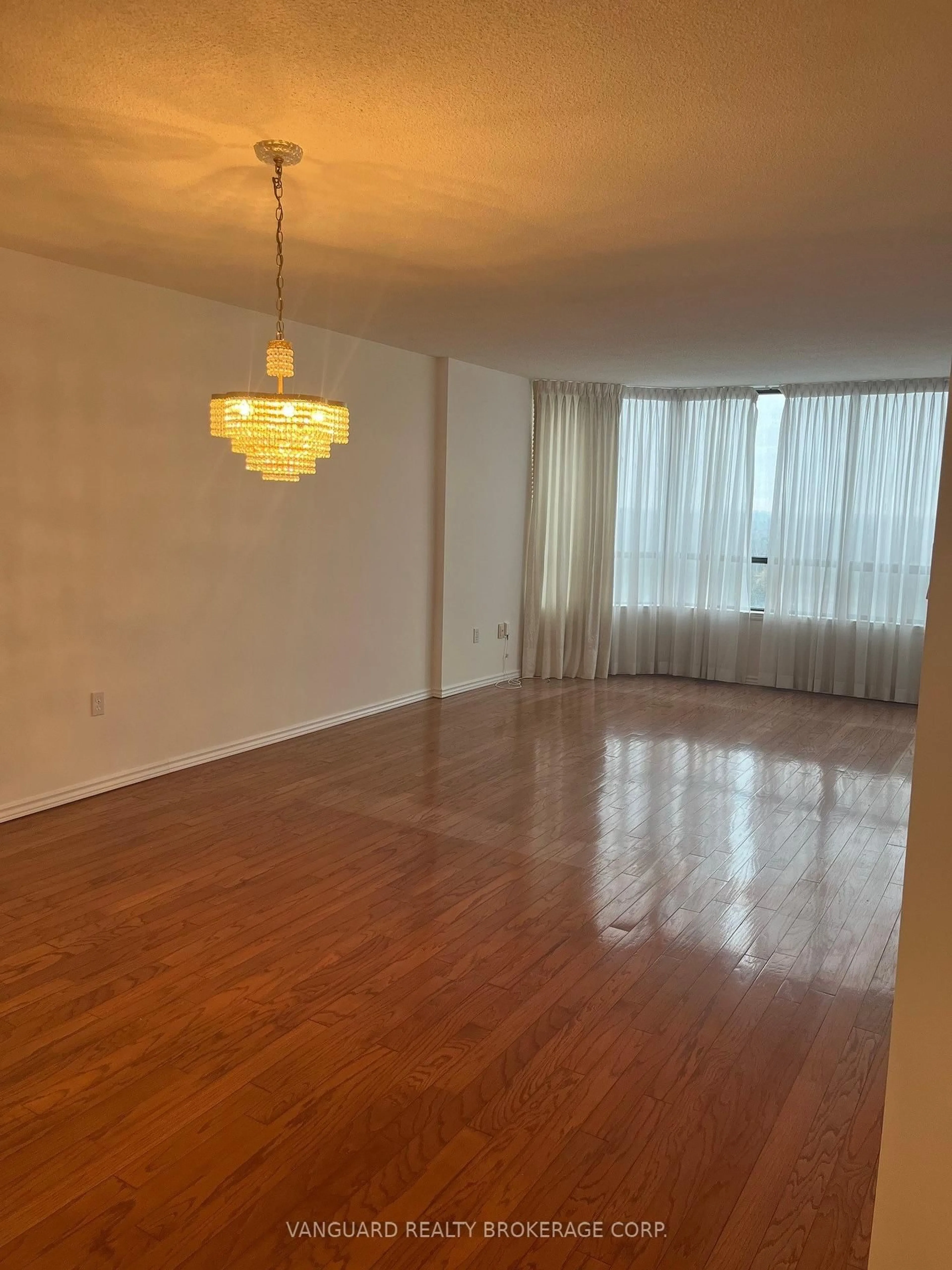 A pic of a room for 7460 Bathurst St #1706, Vaughan Ontario L4J 7K9