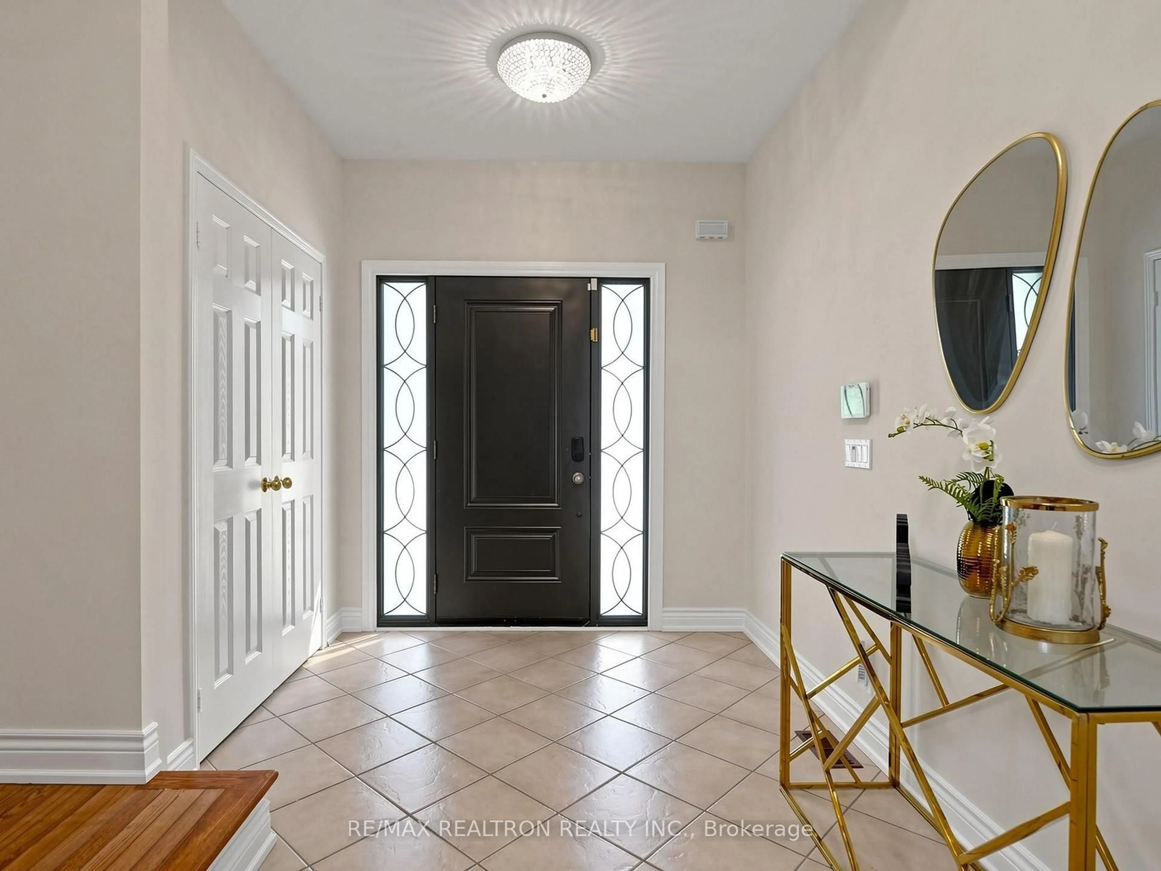 Indoor entryway for 133 Russell Jarvis Dr, Markham Ontario L3S 4L1