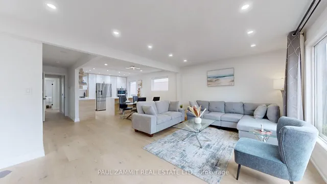 31 Henderson Ave, Markham 4