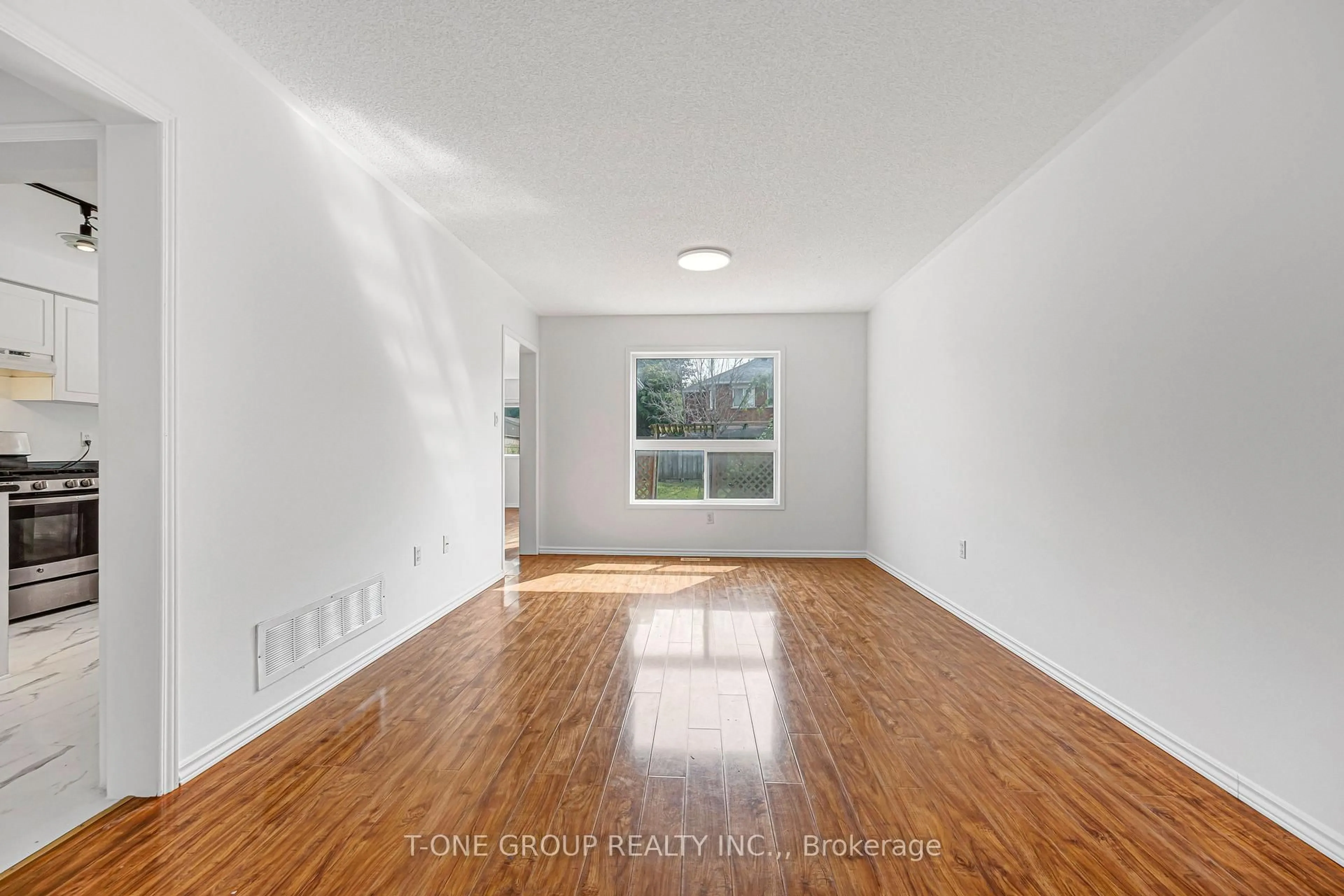 A pic of a room for 69 Smith St, New Tecumseth Ontario L9R 1Z9