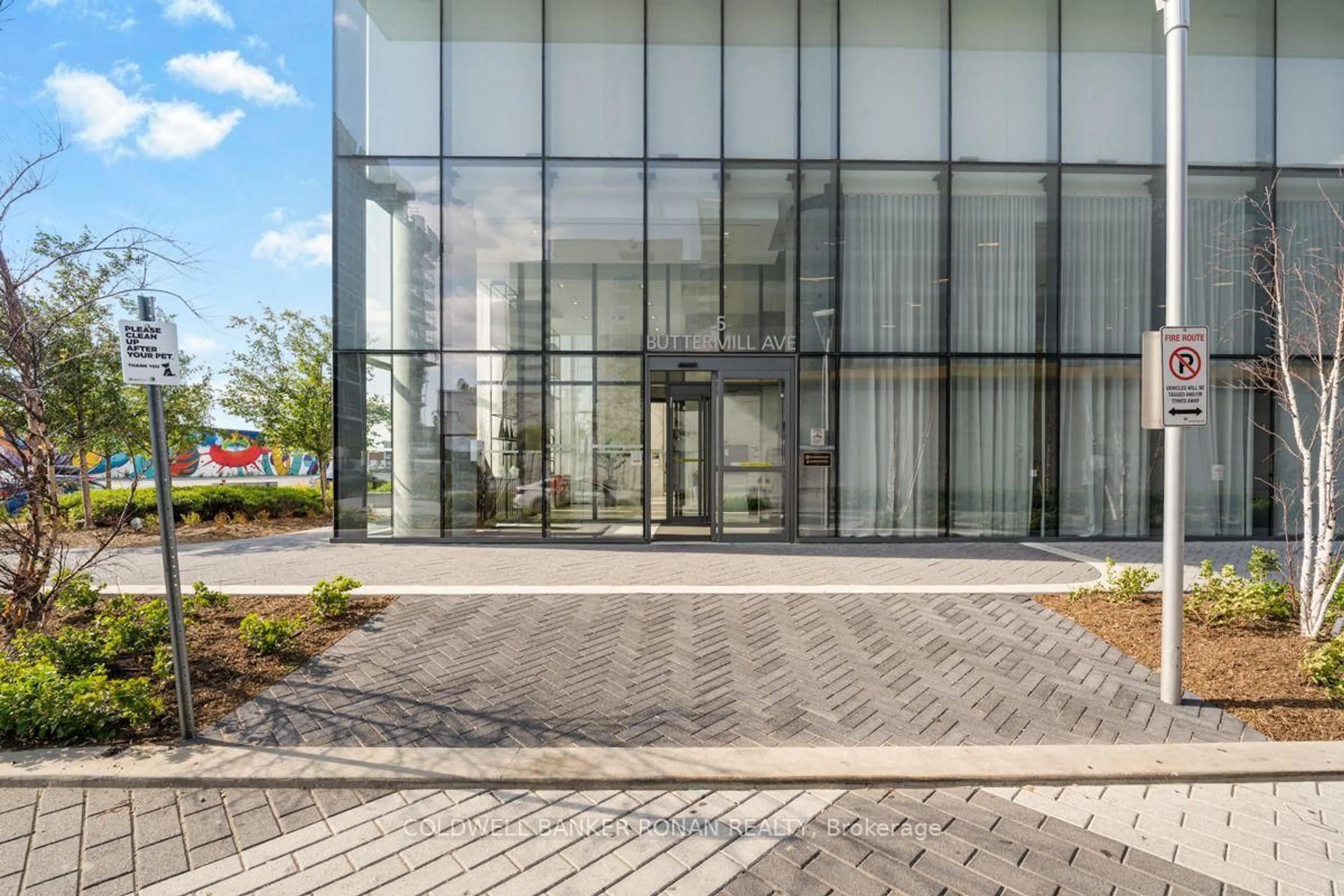Indoor foyer for 5 Buttermill Ave #5110, Vaughan Ontario L4K 0J5