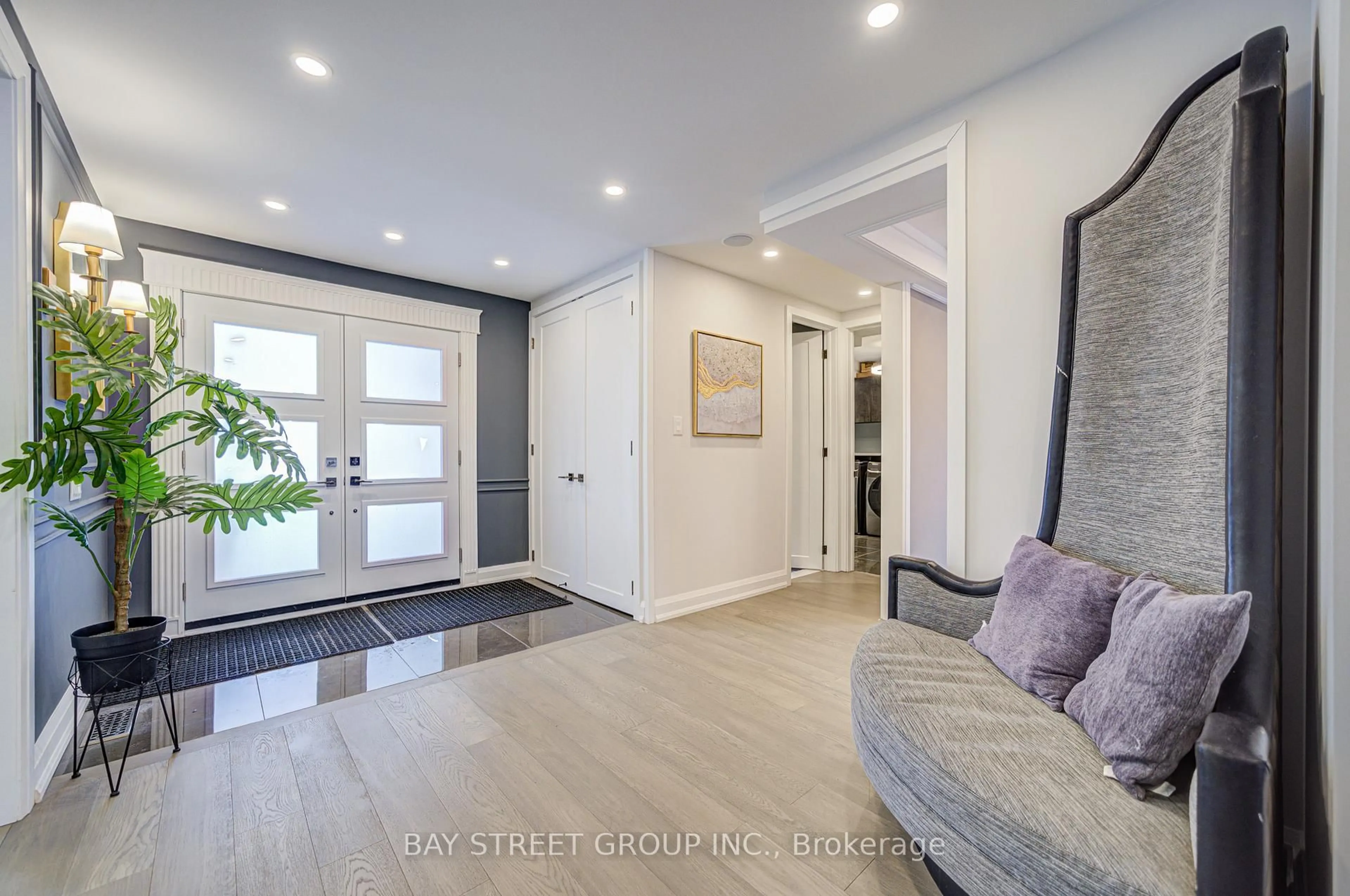 Indoor entryway for 48 Coldstream Cres, Richmond Hill Ontario L4S 1E5