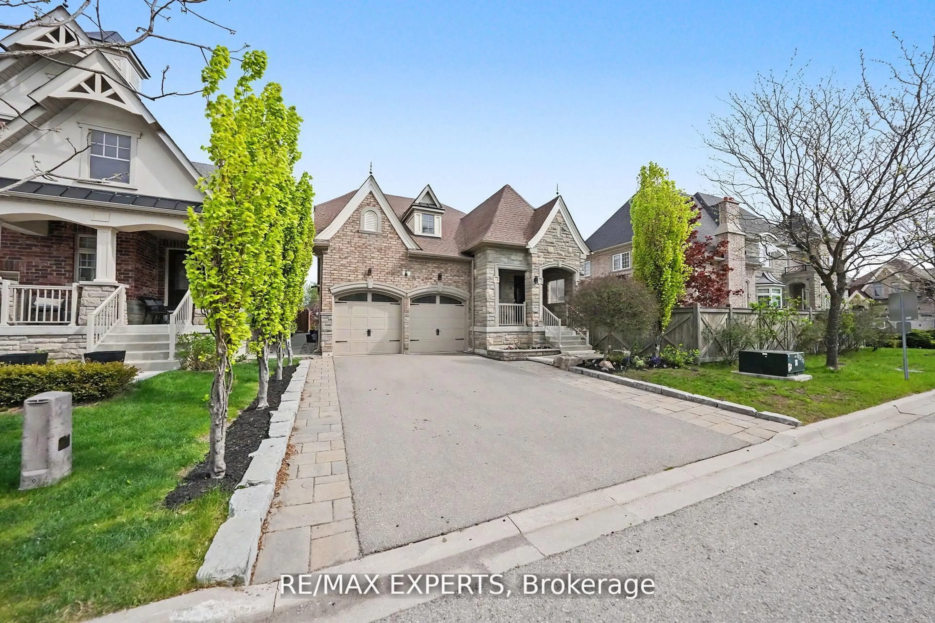 Home with brick exterior material, street for 4 Sim Hill Cres, King Ontario L7B 0C4