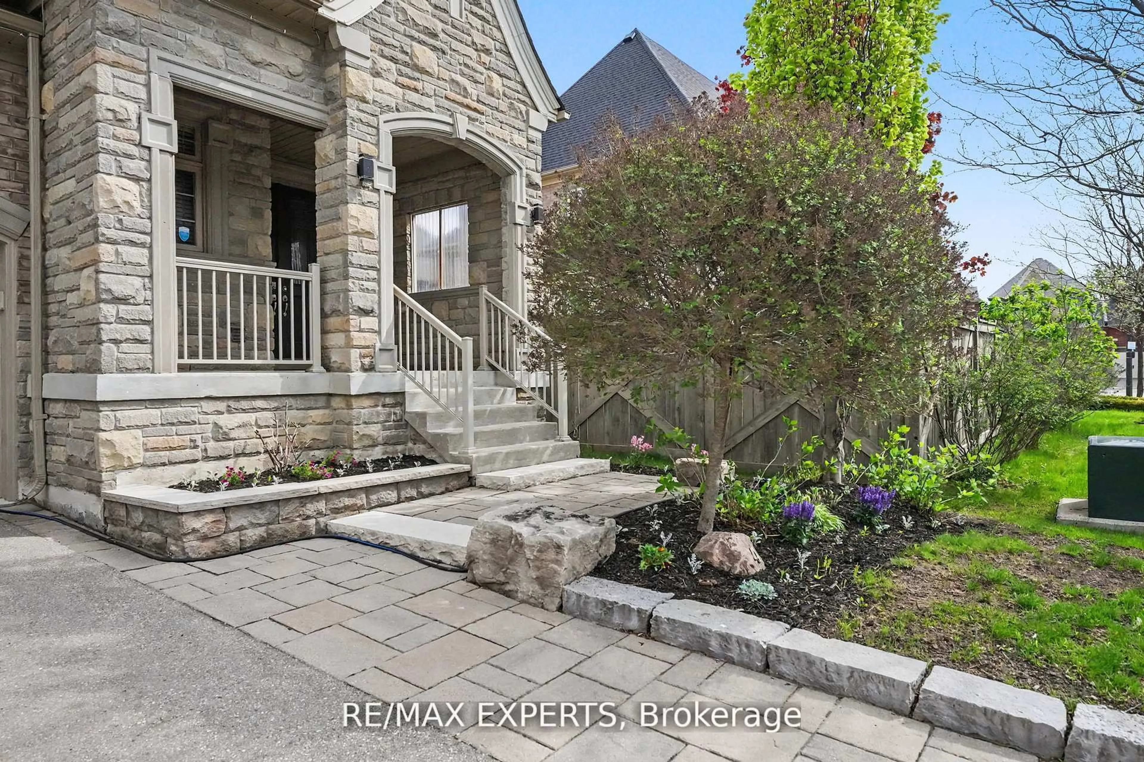 Home with brick exterior material, street for 4 Sim Hill Cres, King Ontario L7B 0C4