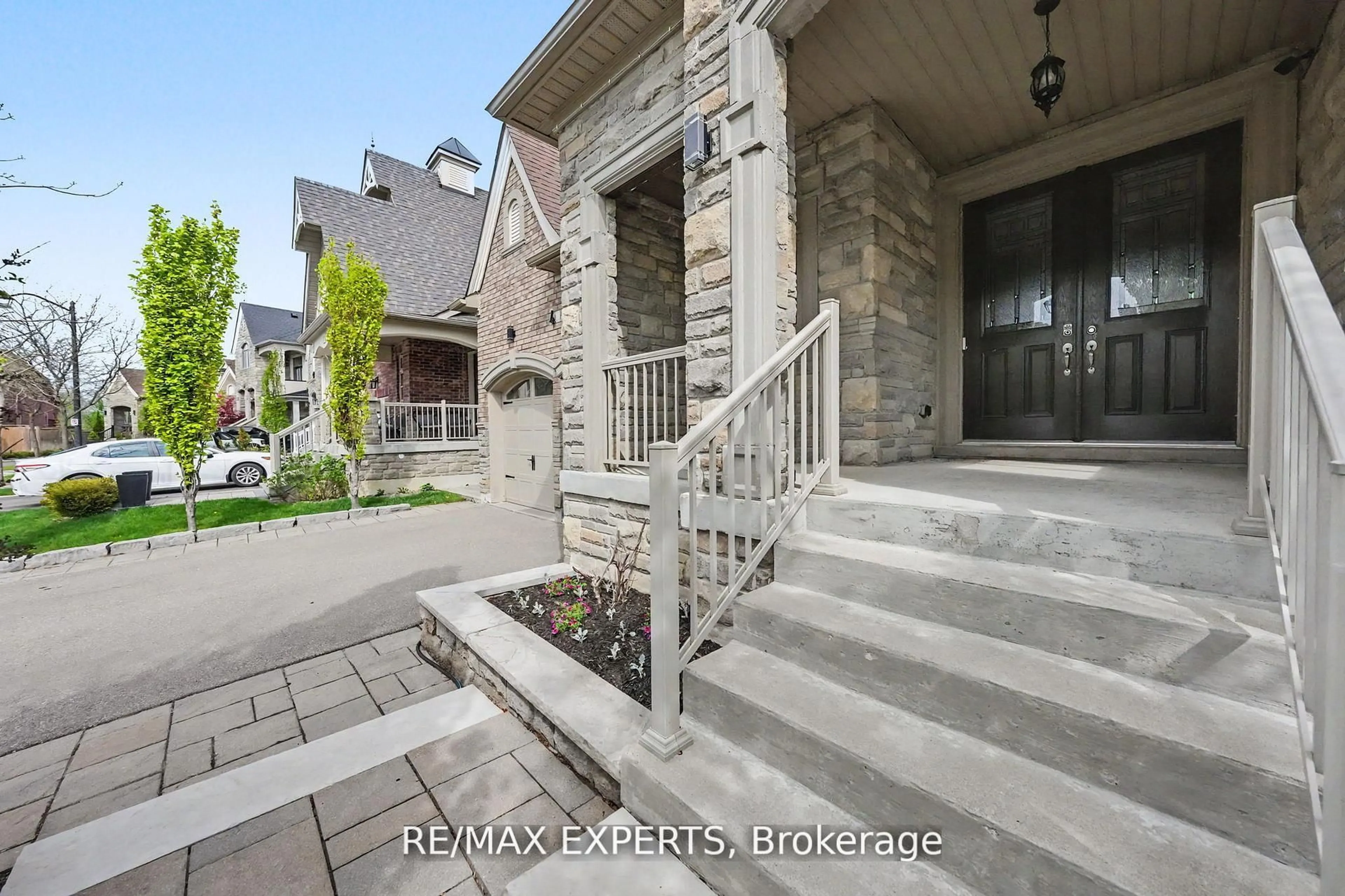 Unknown for 4 Sim Hill Cres, King Ontario L7B 0C4