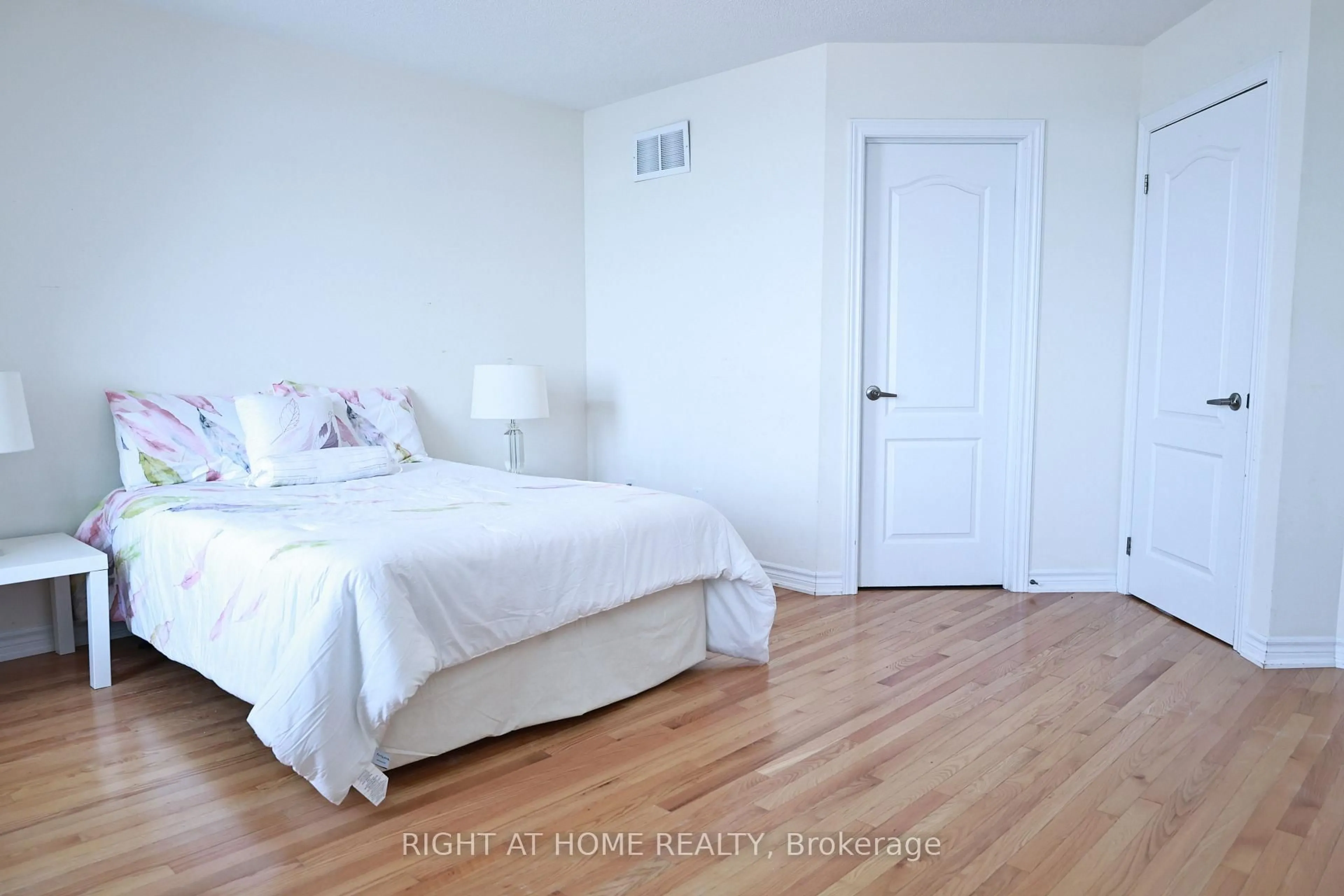 A pic of a room for 10971 Woodbine Ave, Markham Ontario L6C 0X4