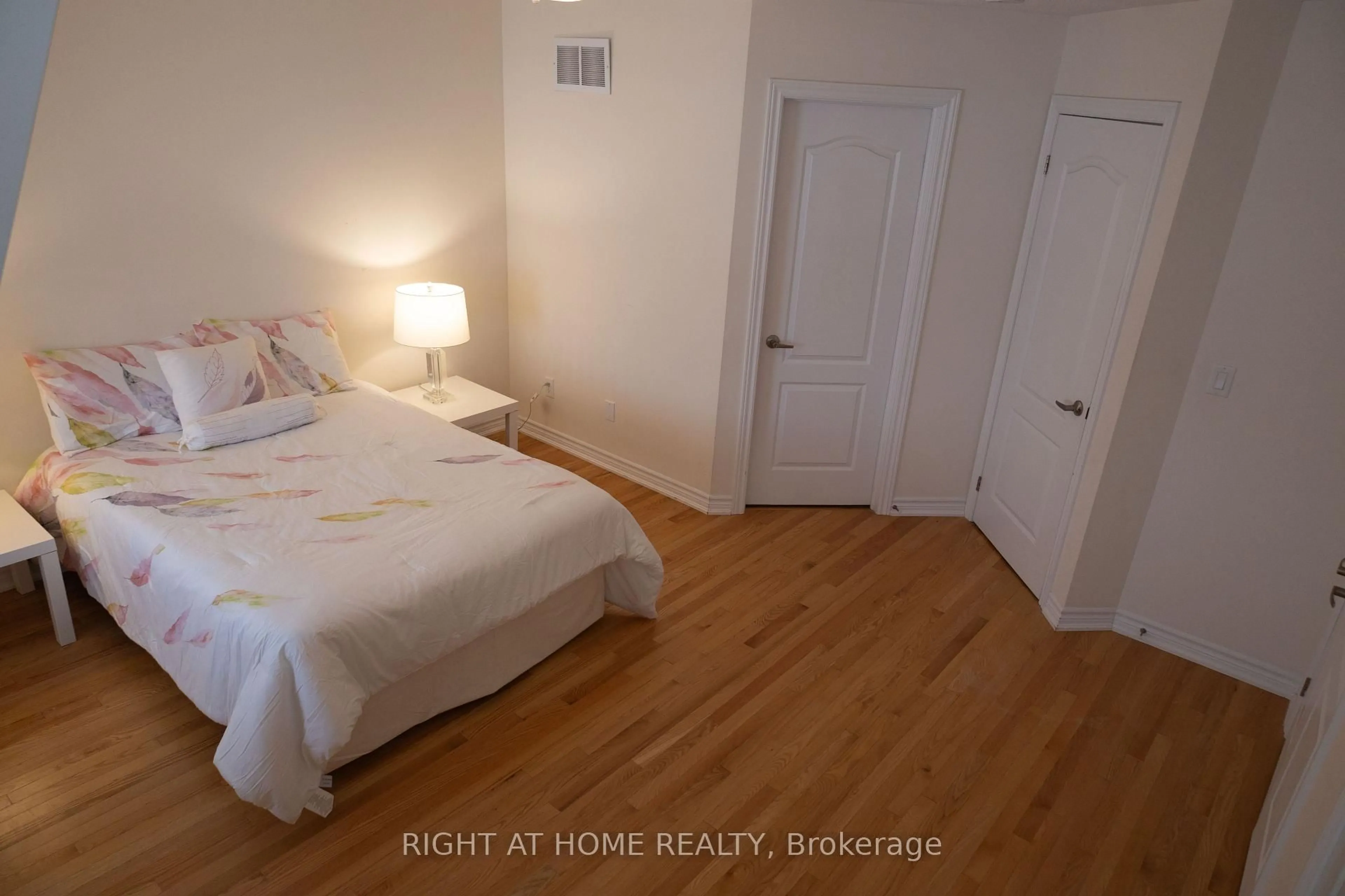 A pic of a room for 10971 Woodbine Ave, Markham Ontario L6C 0X4