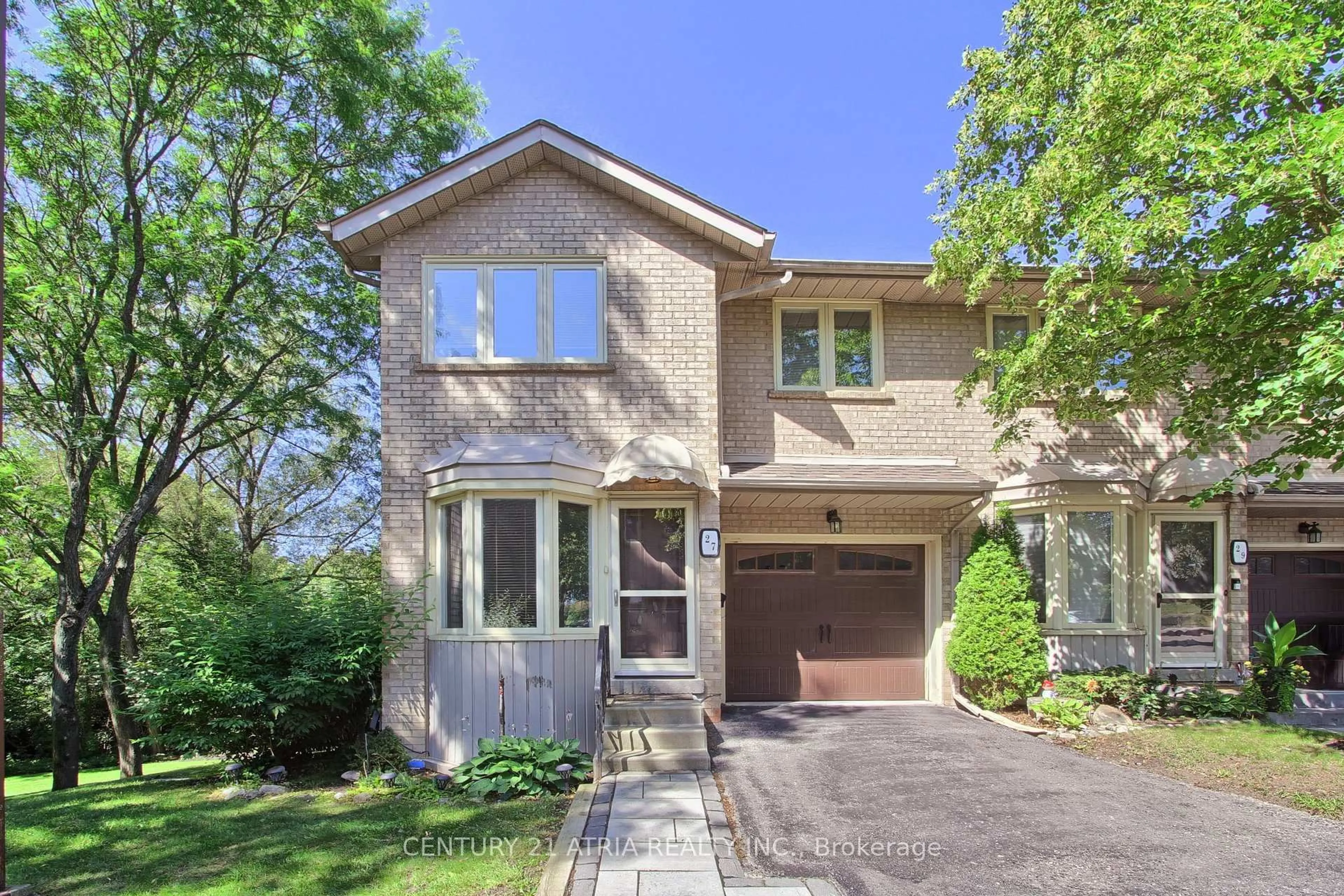 Home with brick exterior material, street for 27 Anderson Pl, Aurora Ontario L4G 6G4