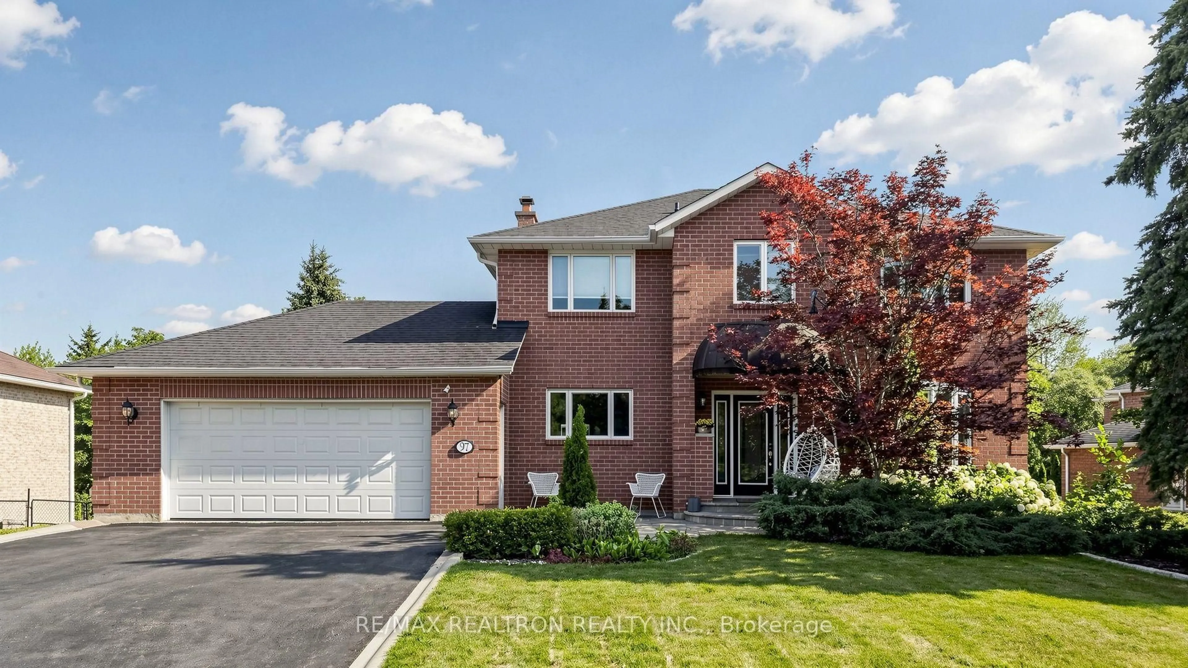 Home with brick exterior material, street for 97 Thompson Dr, East Gwillimbury Ontario L9N 1E2