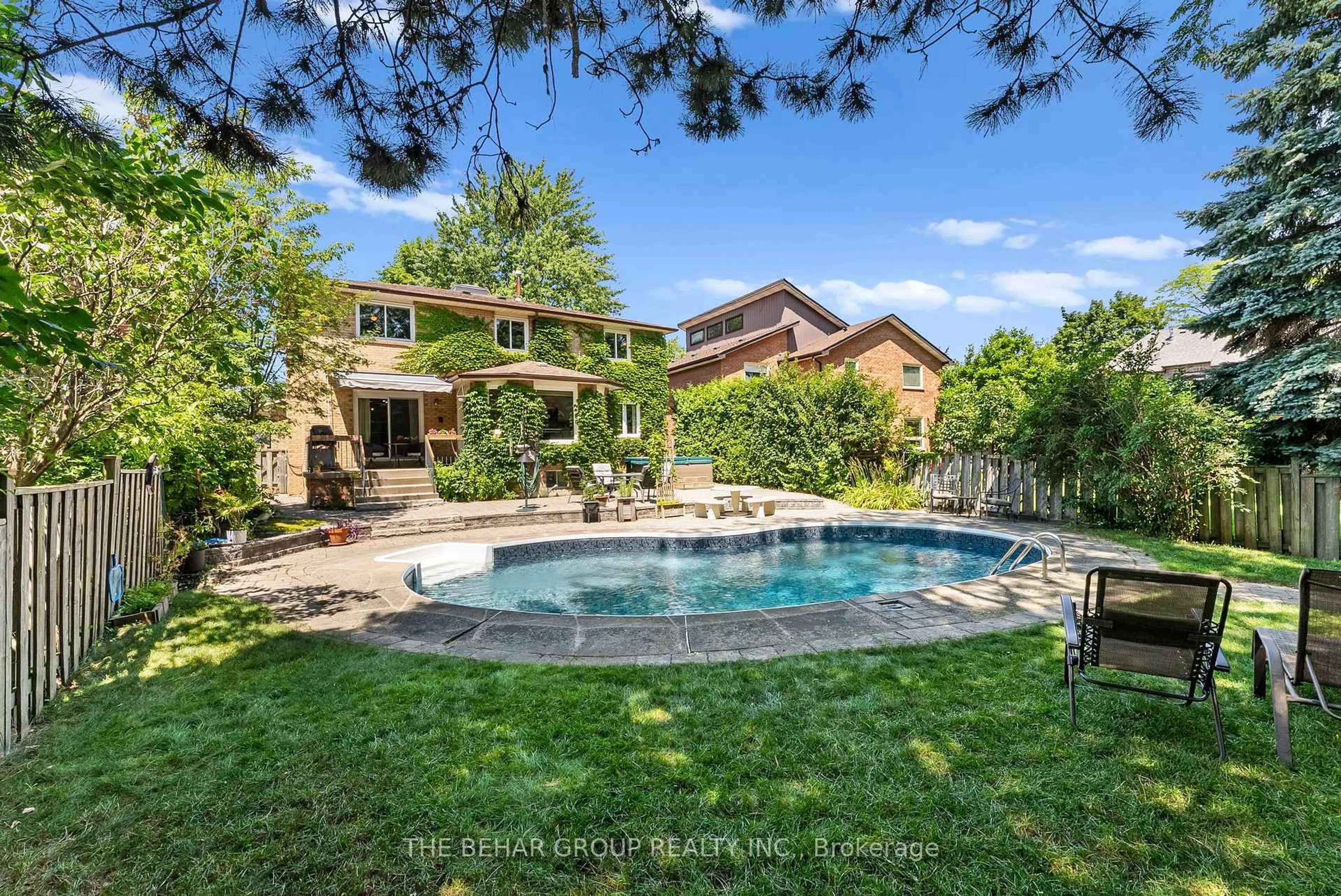 Pool for 404 Easy St, Richmond Hill Ontario L4C 5M6