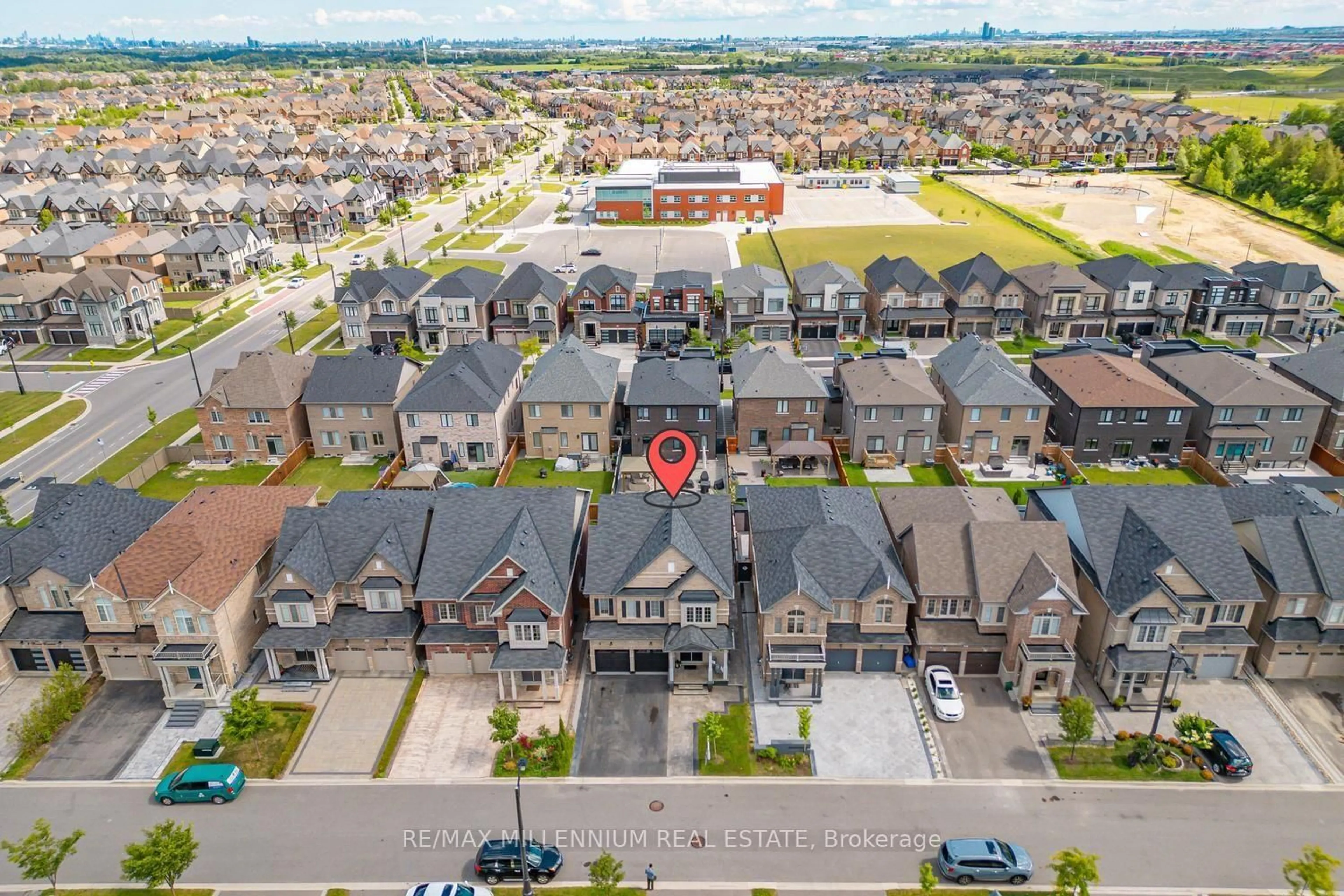 A pic from outside/outdoor area/front of a property/back of a property/a pic from drone, street for 18 Boone Cres, Vaughan Ontario L4H 4V1