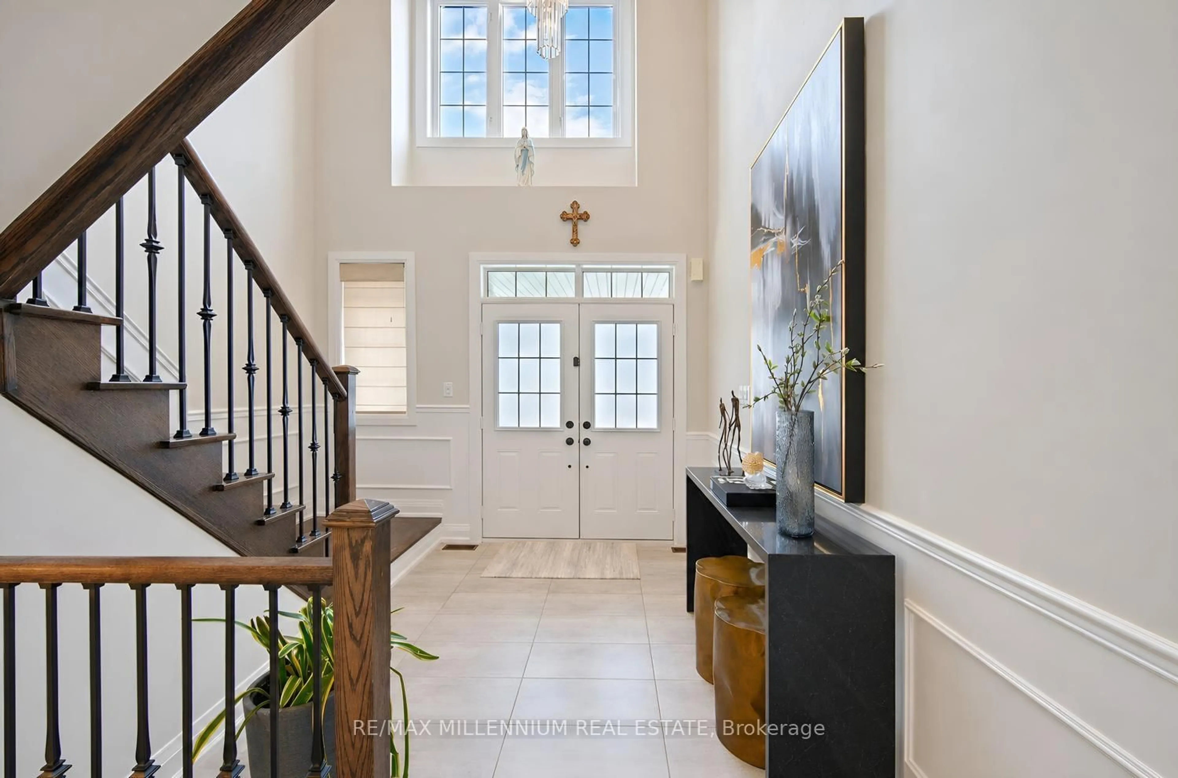 Indoor entryway for 18 Boone Cres, Vaughan Ontario L4H 4V1