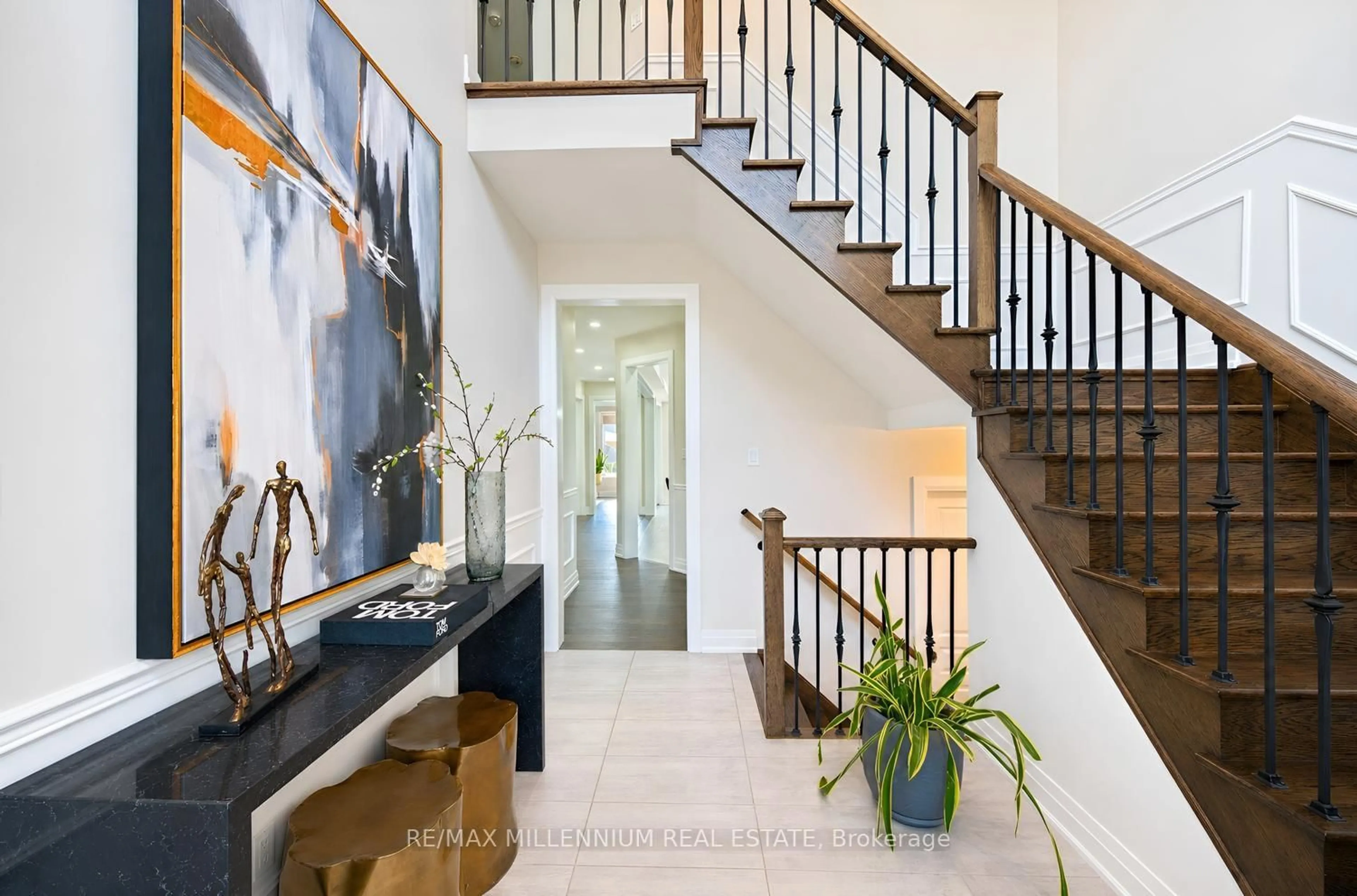 Indoor entryway for 18 Boone Cres, Vaughan Ontario L4H 4V1