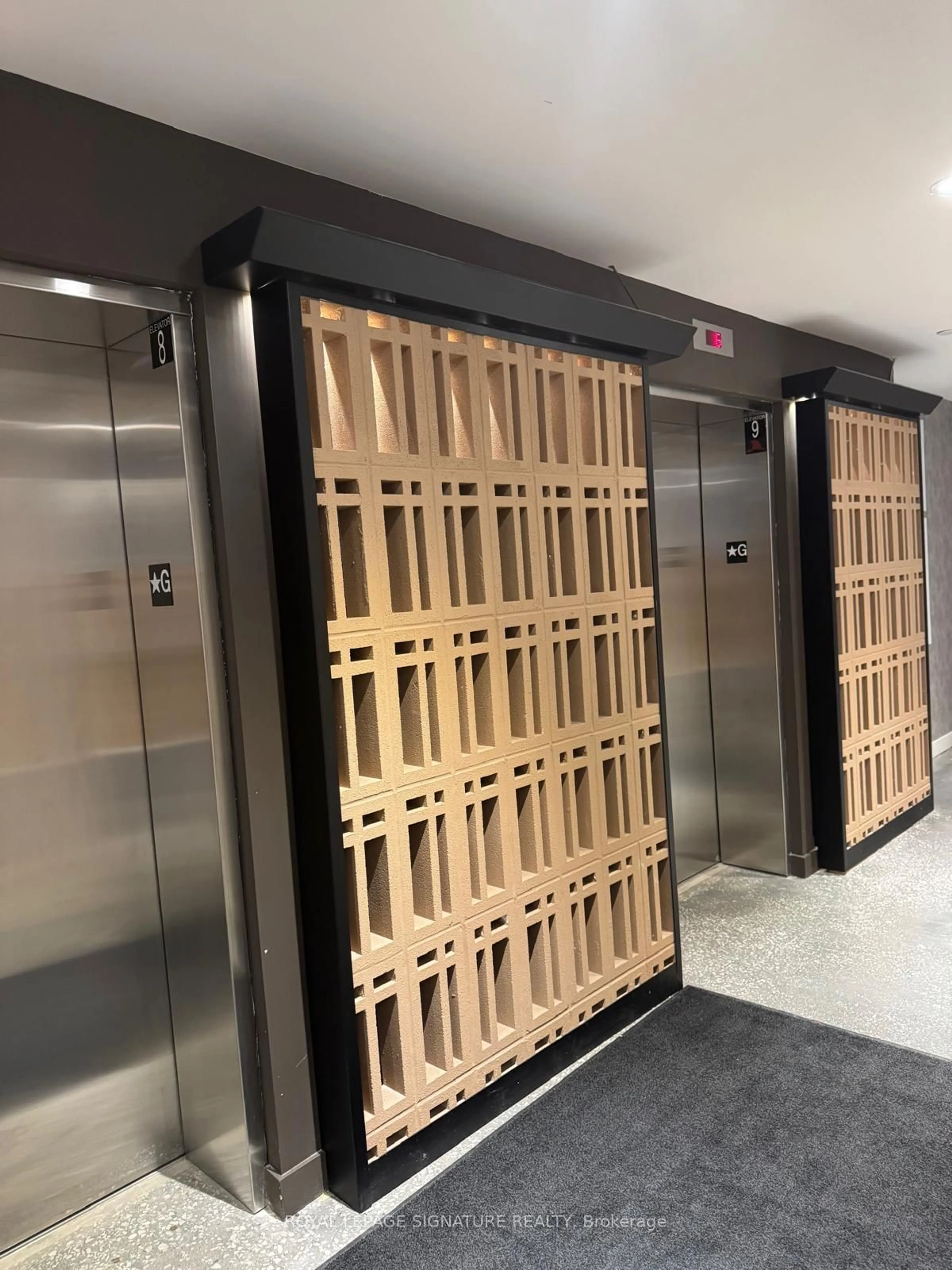 Indoor foyer for 498 Caldari Rd #2132, Vaughan Ontario L4K 0R6