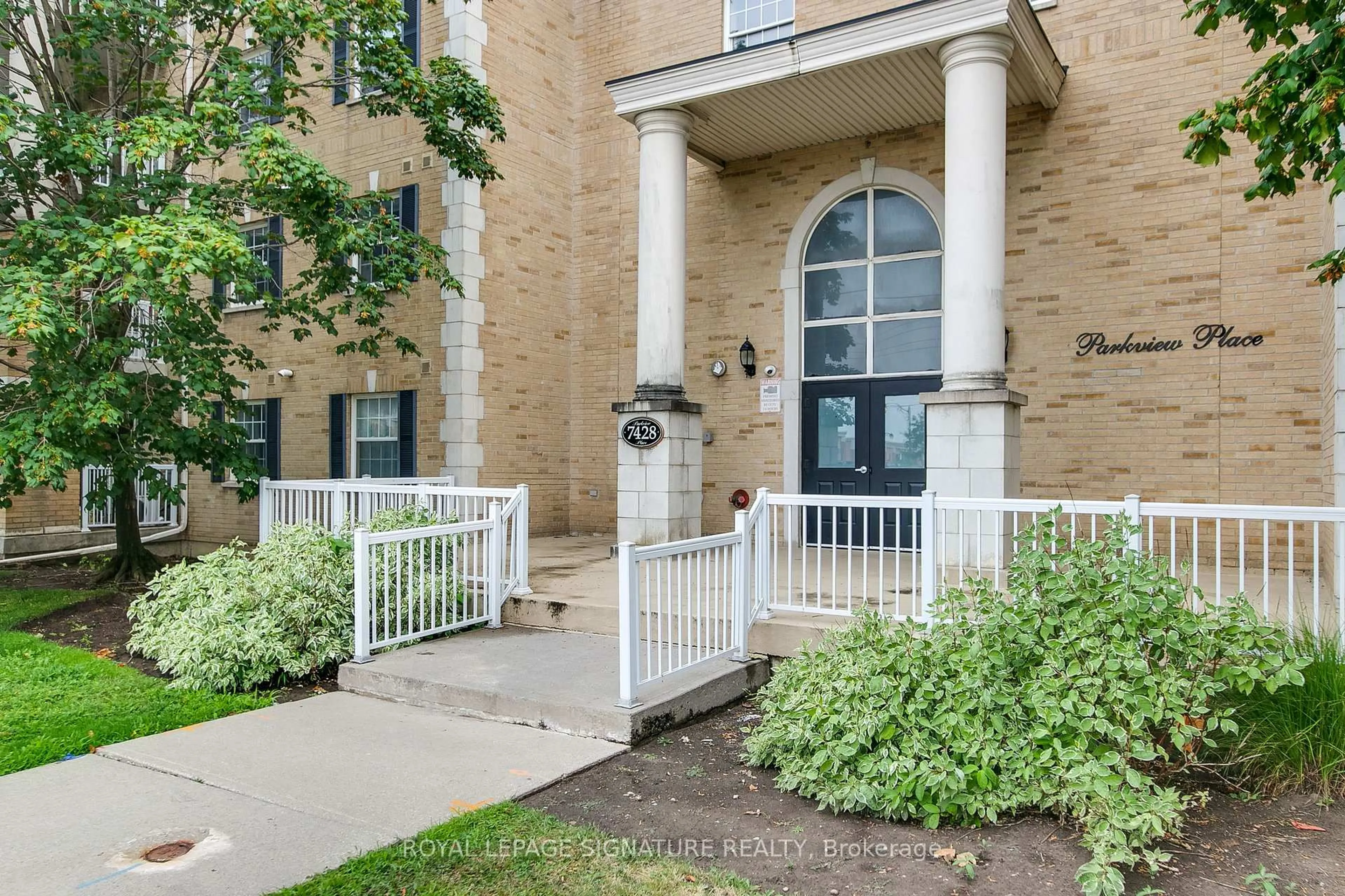 Indoor entryway for 7428 Markham Rd #407, Markham Ontario L3S 4V6