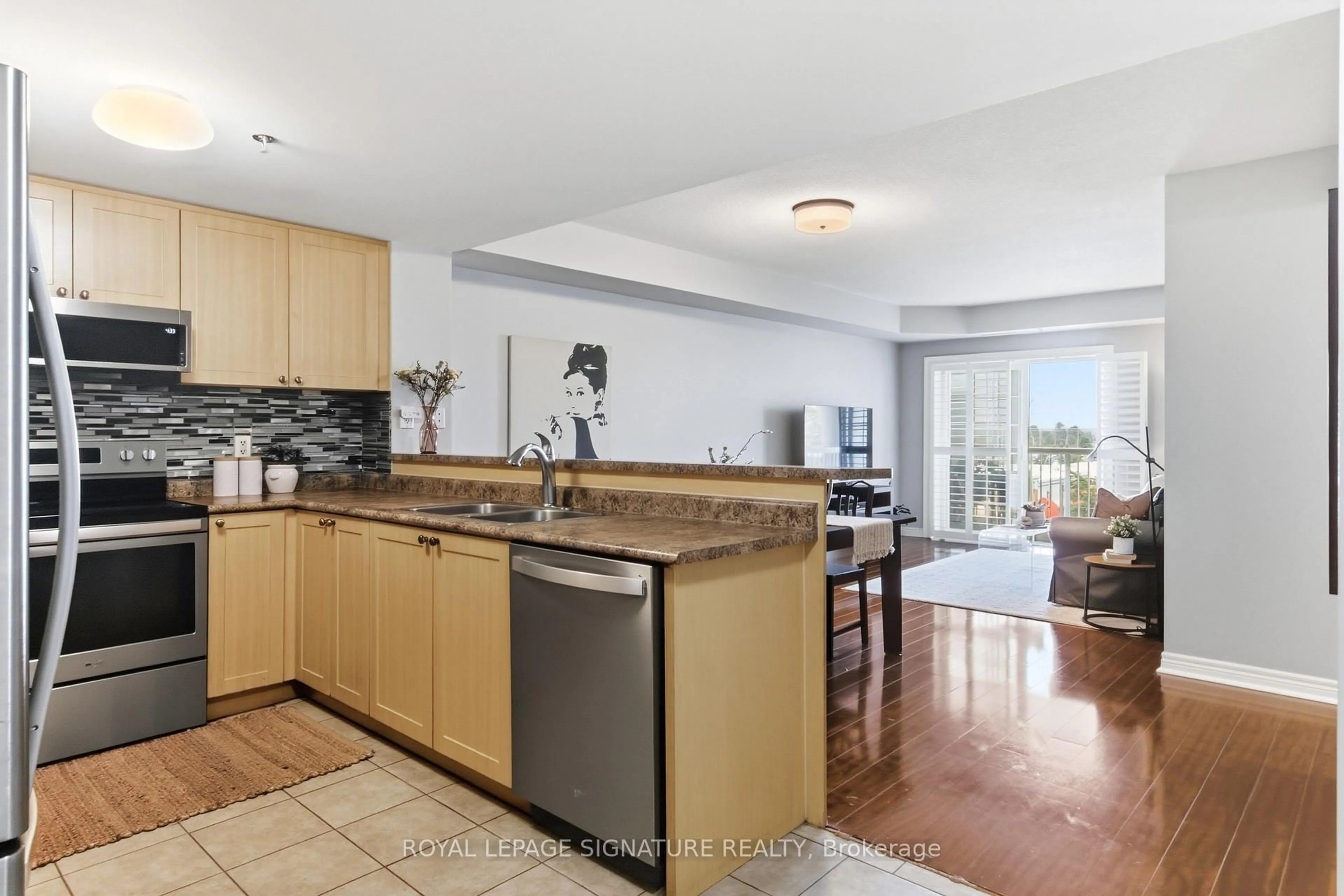 Open concept kitchen, ceramic/tile floor for 7428 Markham Rd #407, Markham Ontario L3S 4V6