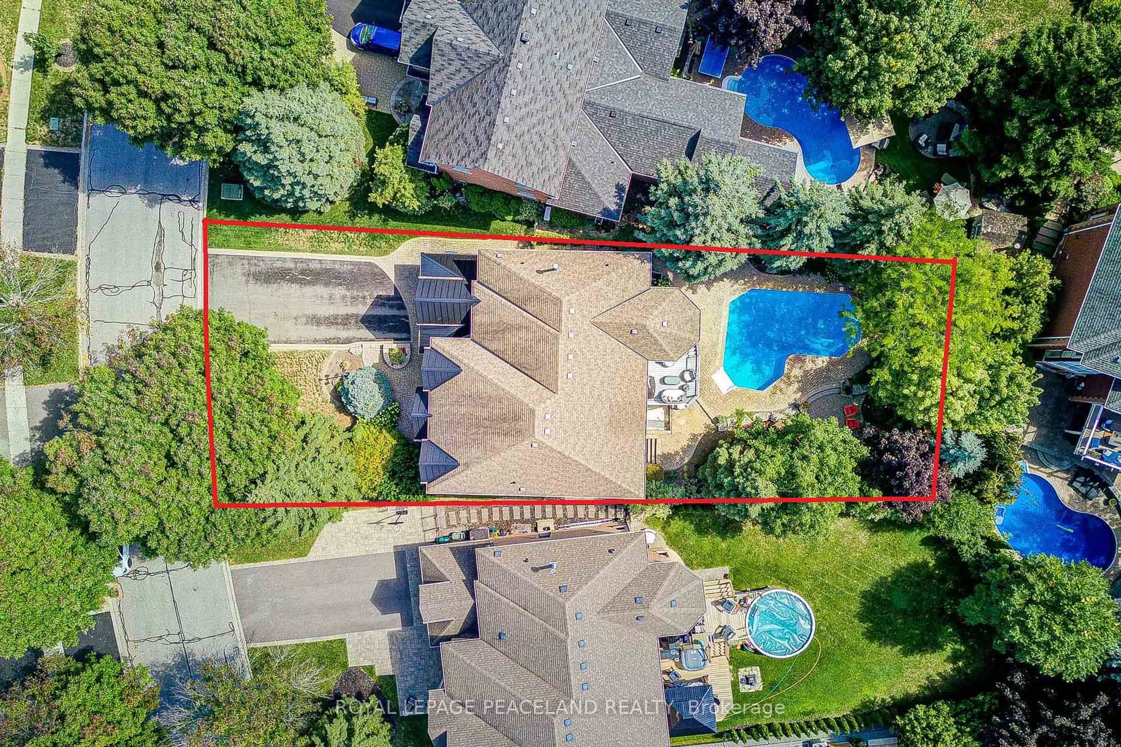 A pic from outside/outdoor area/front of a property/back of a property/a pic from drone, street for 709 Highland Blade Rd, Newmarket Ontario L3X 1P3