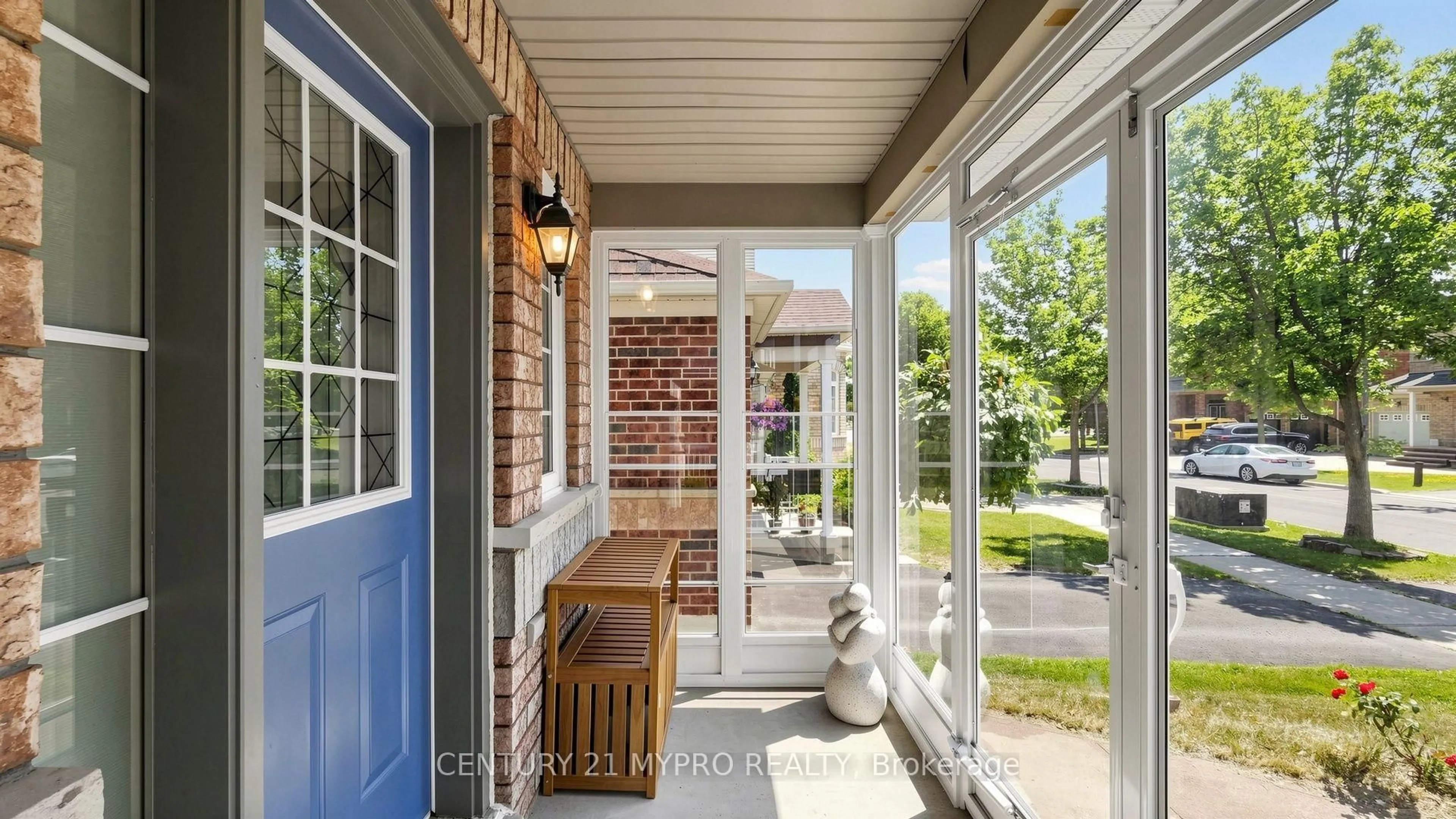 Indoor entryway for 74 Victoria Wood Ave, Markham Ontario L6E 1K2