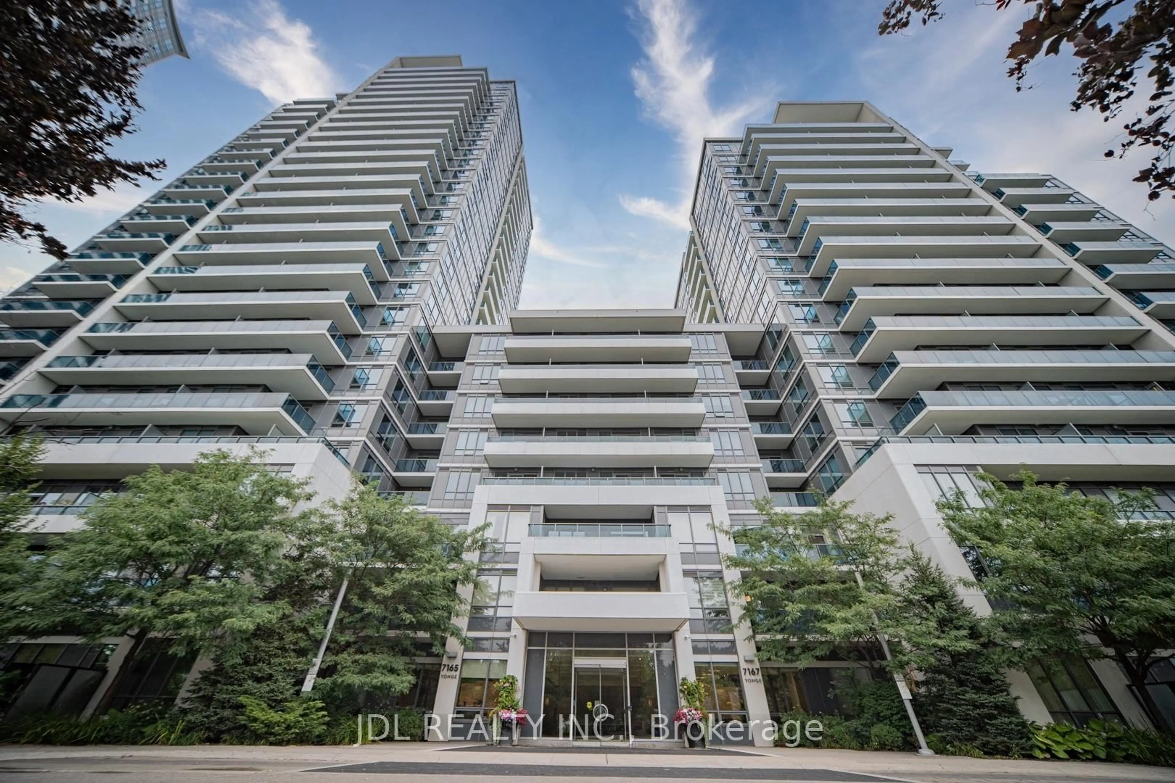 Indoor foyer for 7165 Yonge St #902, Markham Ontario L3T 0C9