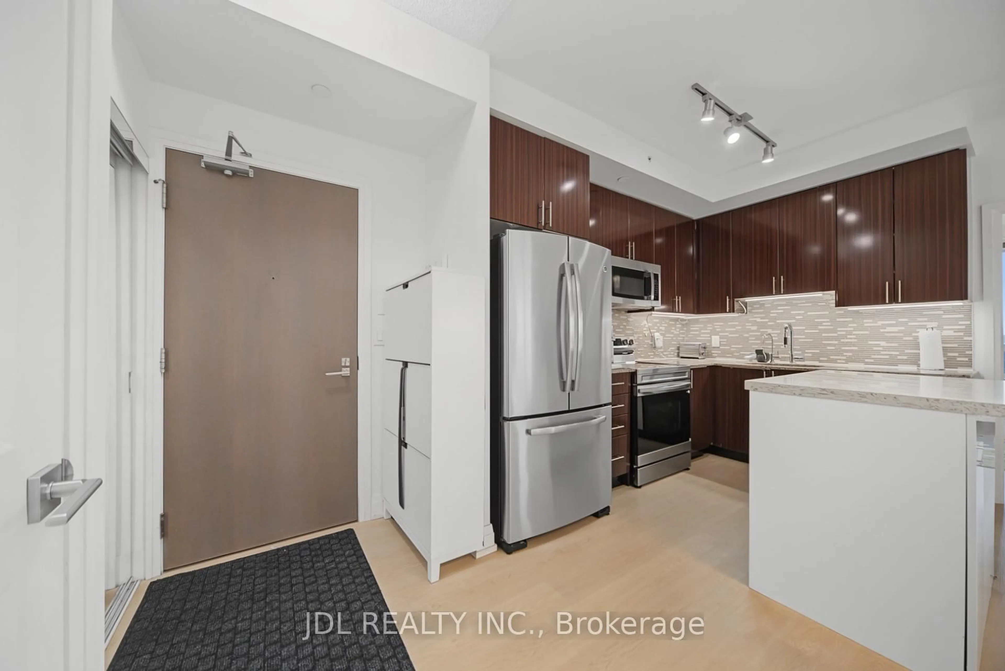 Standard kitchen, unknown for 7165 Yonge St #902, Markham Ontario L3T 0C9