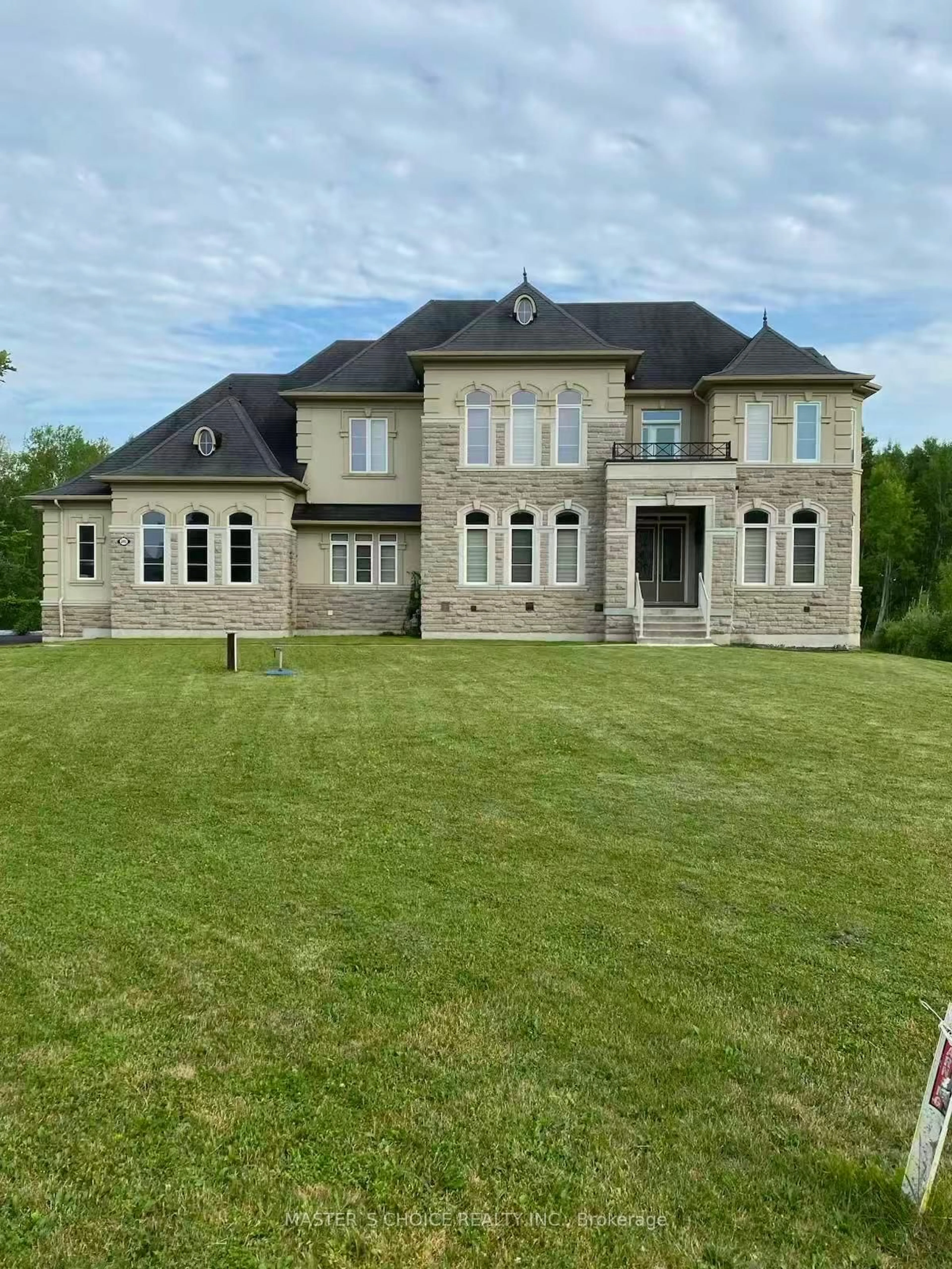A pic from outside/outdoor area/front of a property/back of a property/a pic from drone, building for 245 Pine Hill Rd, Bradford West Gwillimbury Ontario L3Z 0H1