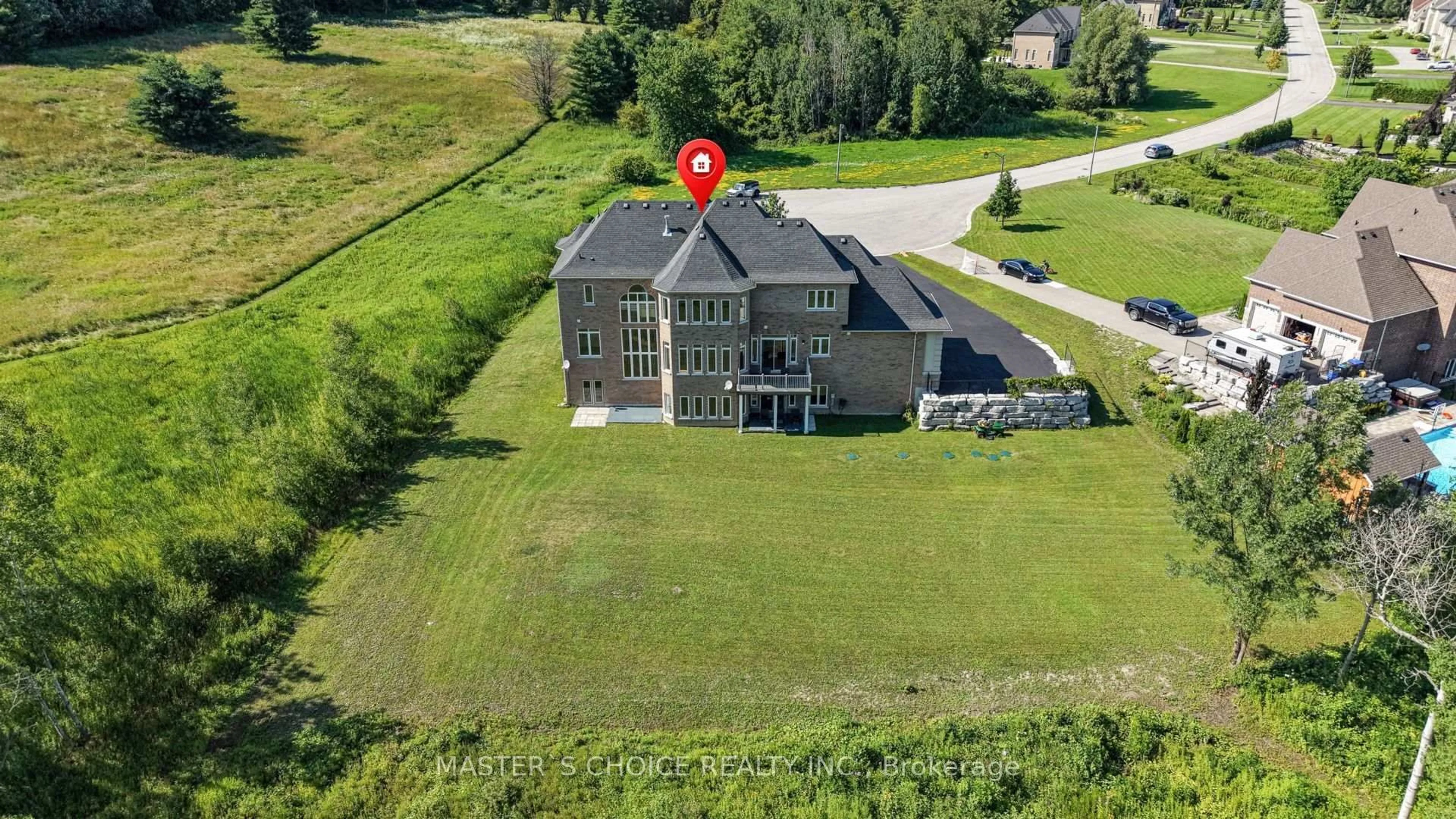 A pic from outside/outdoor area/front of a property/back of a property/a pic from drone, building for 245 Pine Hill Rd, Bradford West Gwillimbury Ontario L3Z 0H1