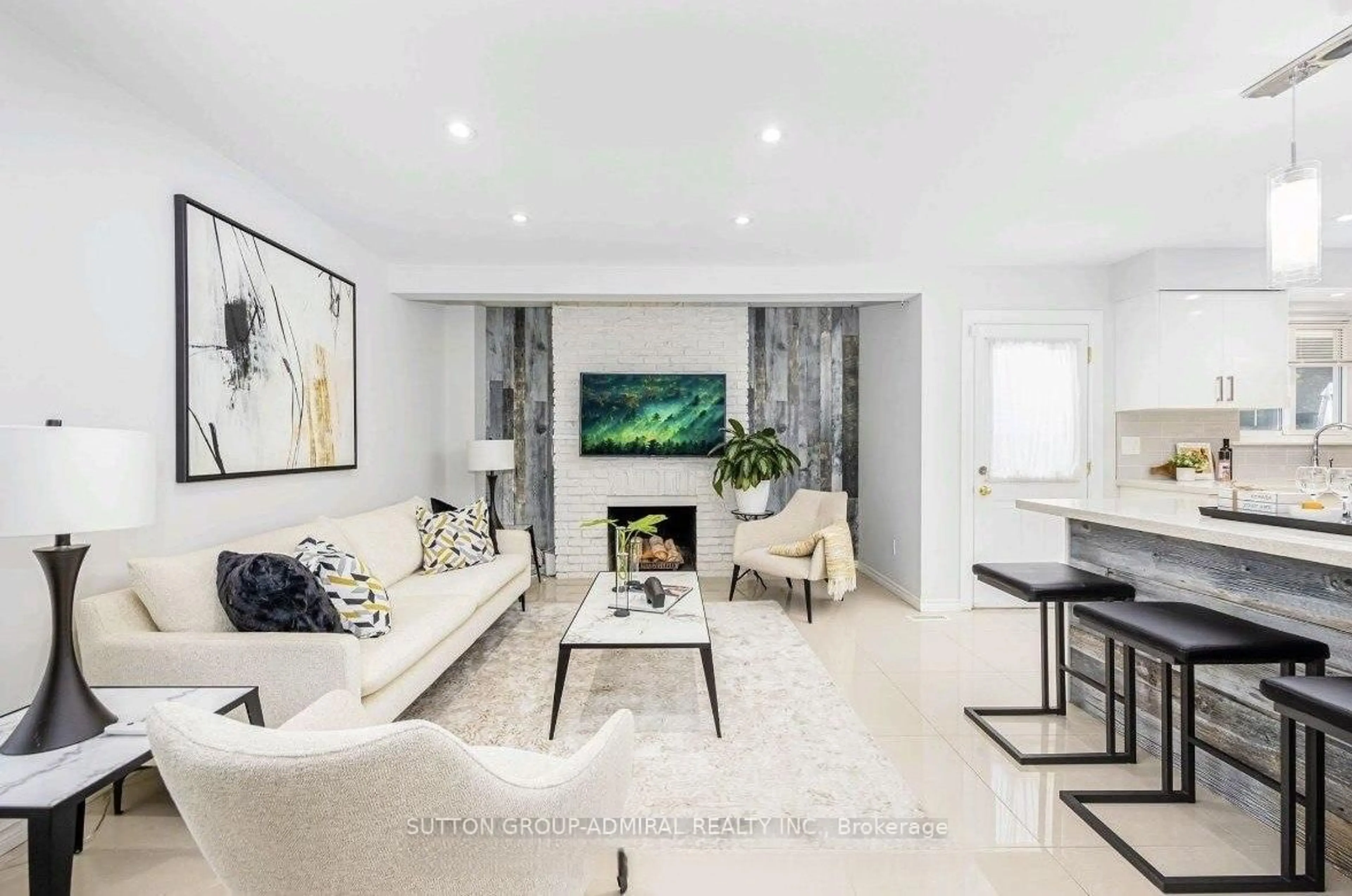 Living room with furniture, unknown for 34 Kitsilano Cres, Richmond Hill Ontario L4C 5A5