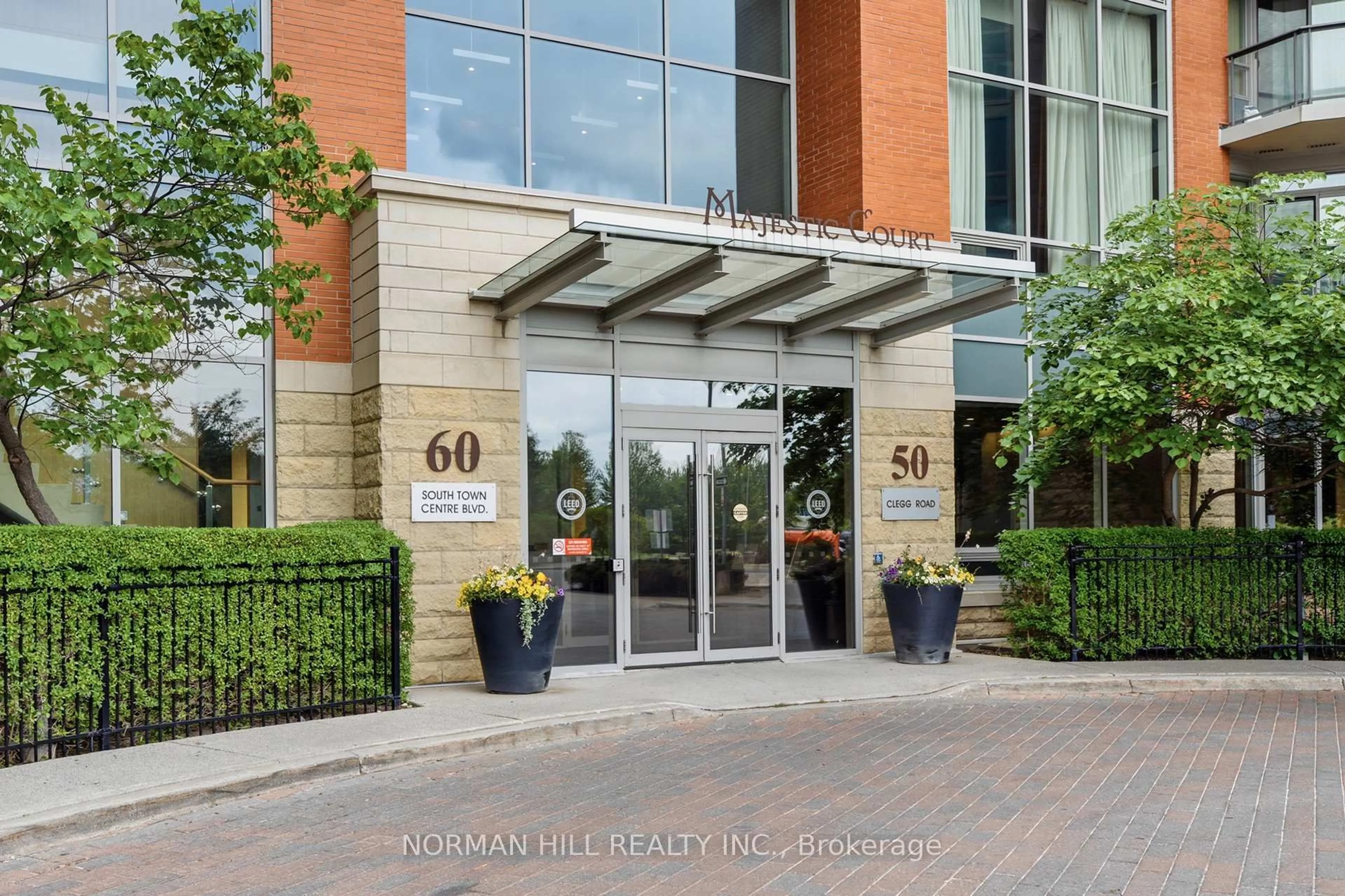 Indoor foyer for 60 South Town Centre Blvd #211, Markham Ontario L6G 0C5