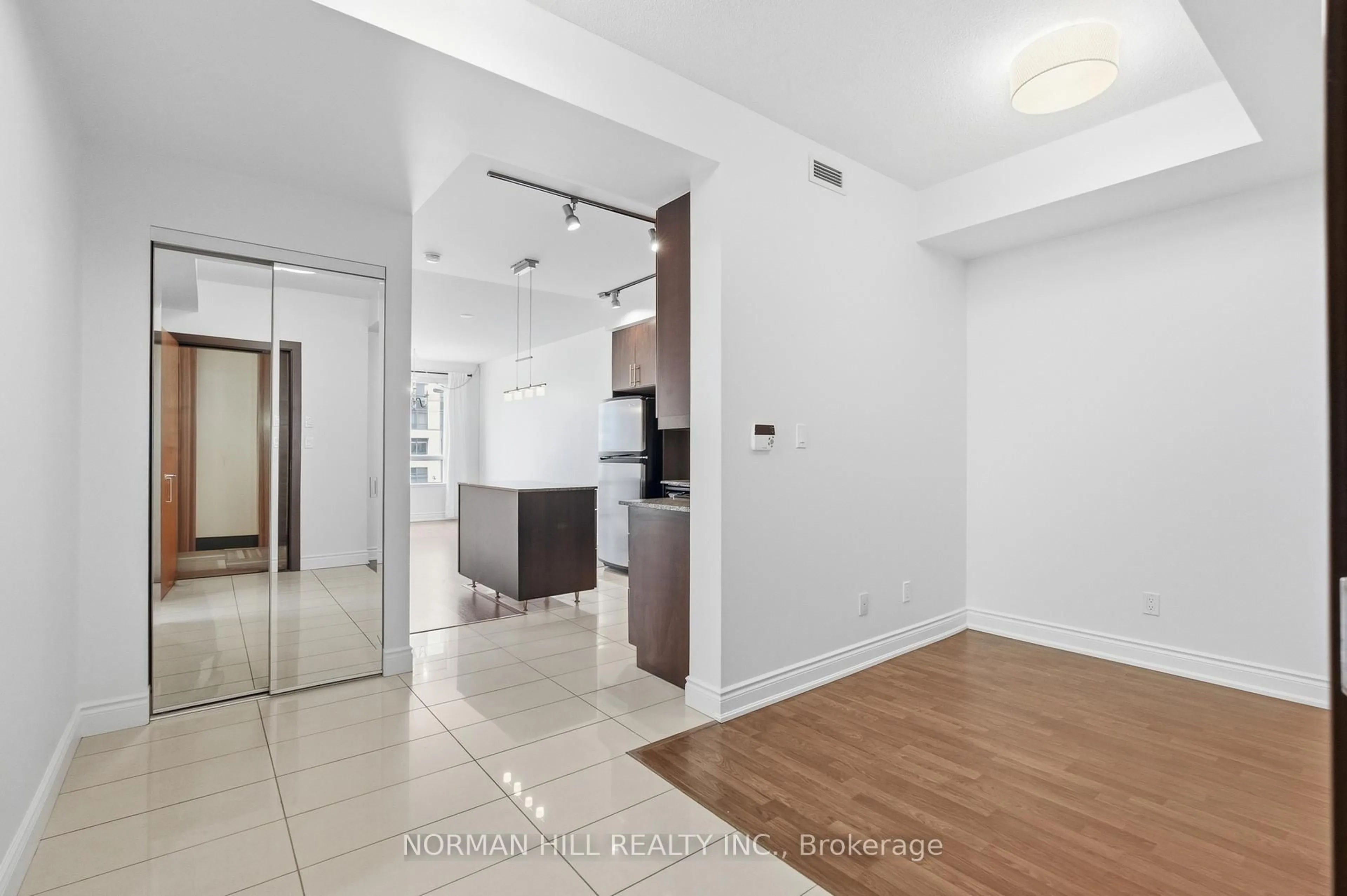 Unknown for 60 South Town Centre Blvd #211, Markham Ontario L6G 0C5