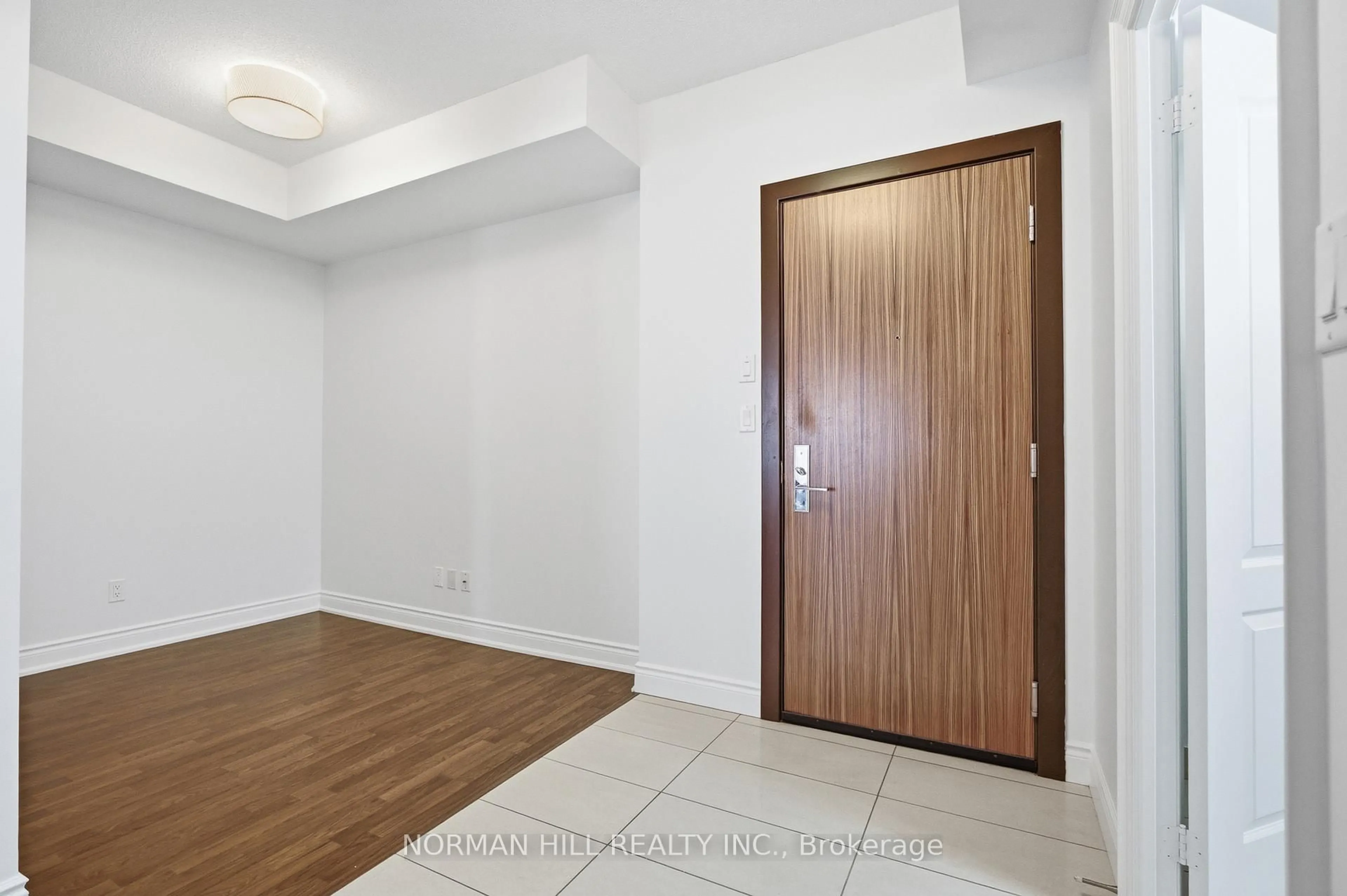 Indoor entryway for 60 South Town Centre Blvd #211, Markham Ontario L6G 0C5
