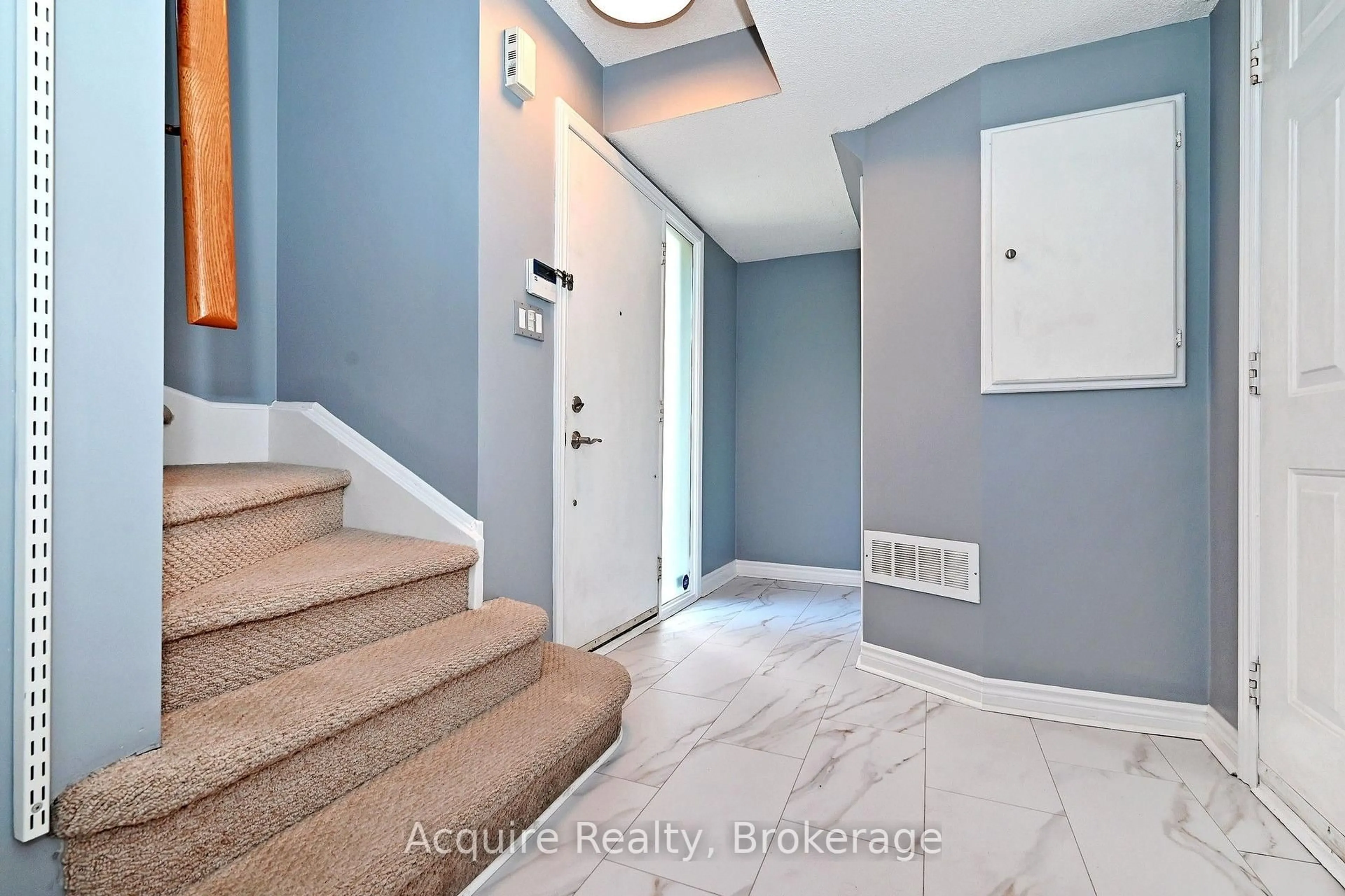 Indoor entryway for 58 Leitchcroft Cres, Markham Ontario L3T 7W1