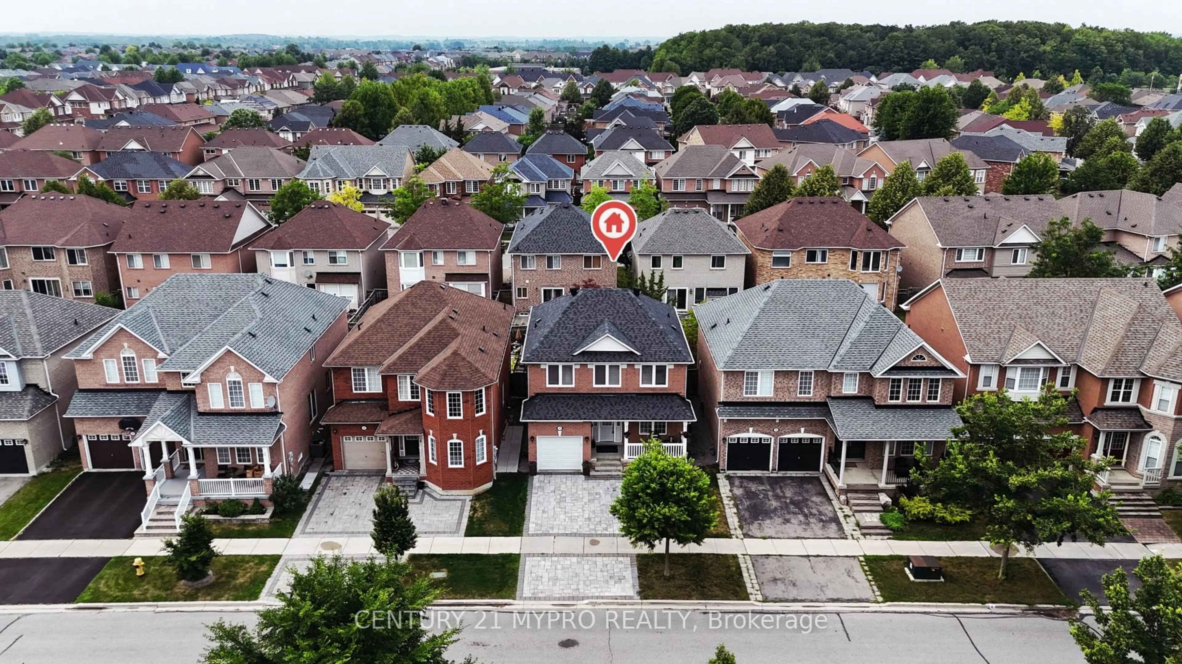 A pic from outside/outdoor area/front of a property/back of a property/a pic from drone, street for 18 Dogwood St, Markham Ontario L6E 1C9