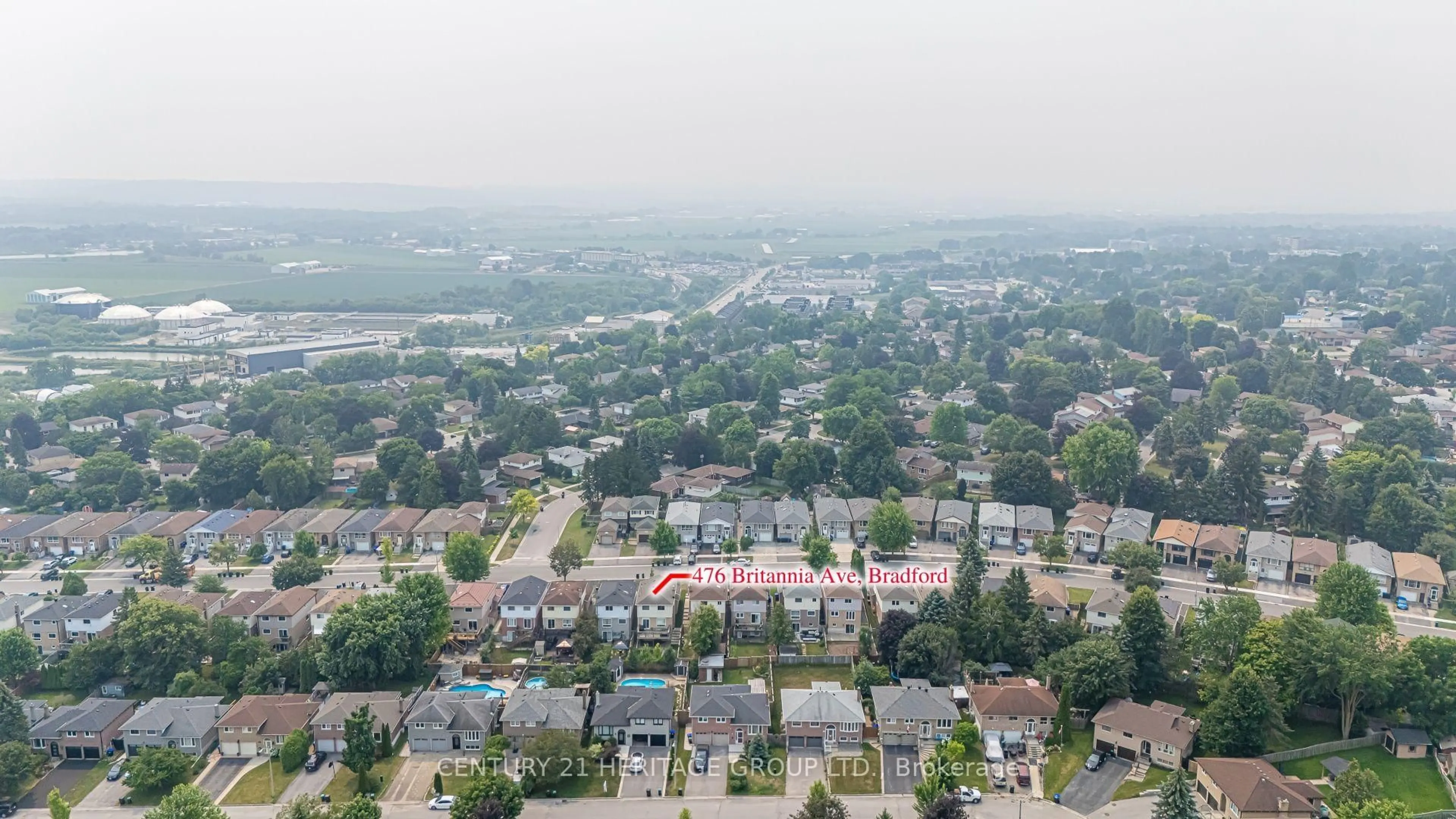 A pic from outside/outdoor area/front of a property/back of a property/a pic from drone, city buildings view from balcony for 476 Britannia Ave, Bradford West Gwillimbury Ontario L3Z 1A7
