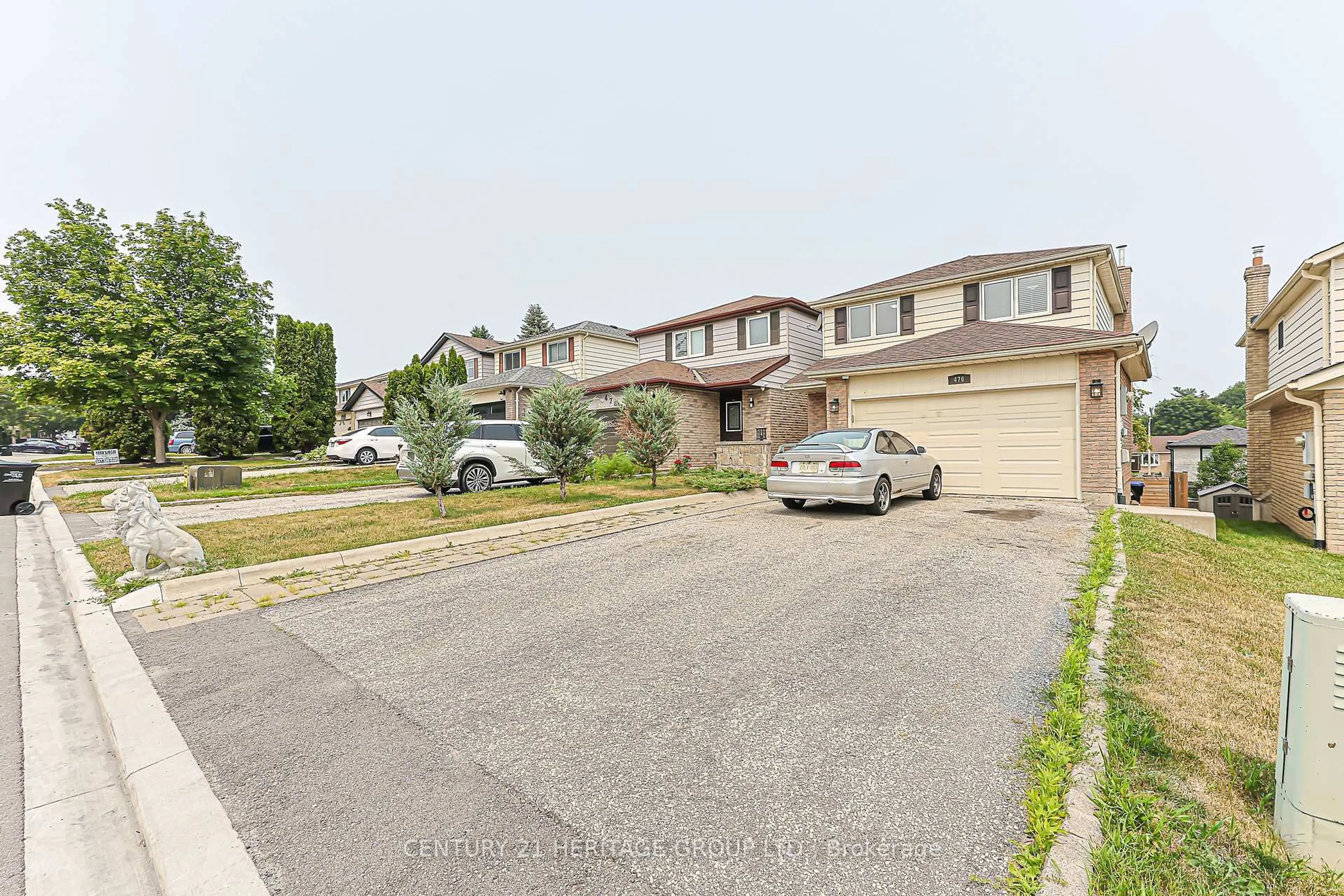 A pic from outside/outdoor area/front of a property/back of a property/a pic from drone, street for 476 Britannia Ave, Bradford West Gwillimbury Ontario L3Z 1A7