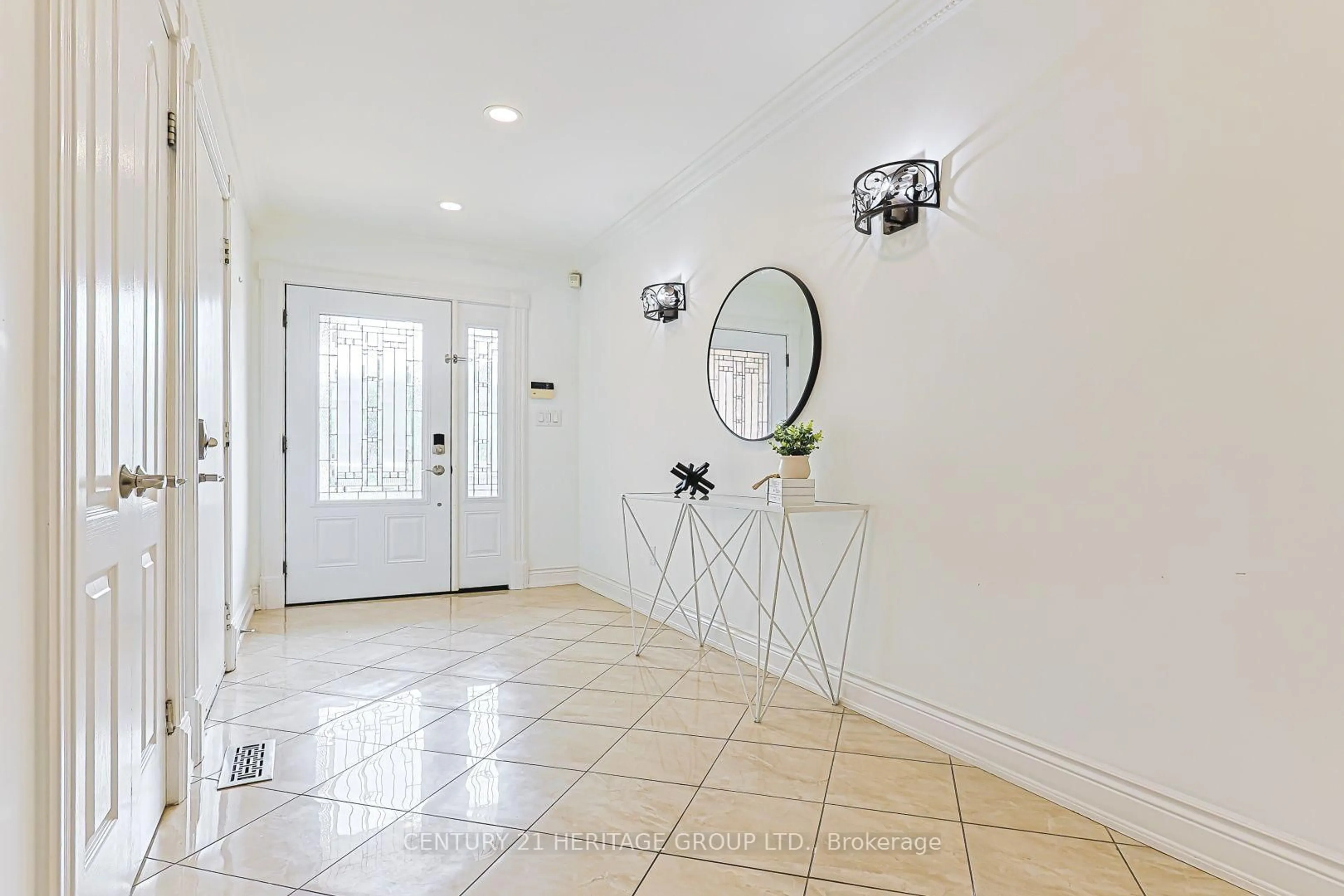 Indoor entryway for 476 Britannia Ave, Bradford West Gwillimbury Ontario L3Z 1A7