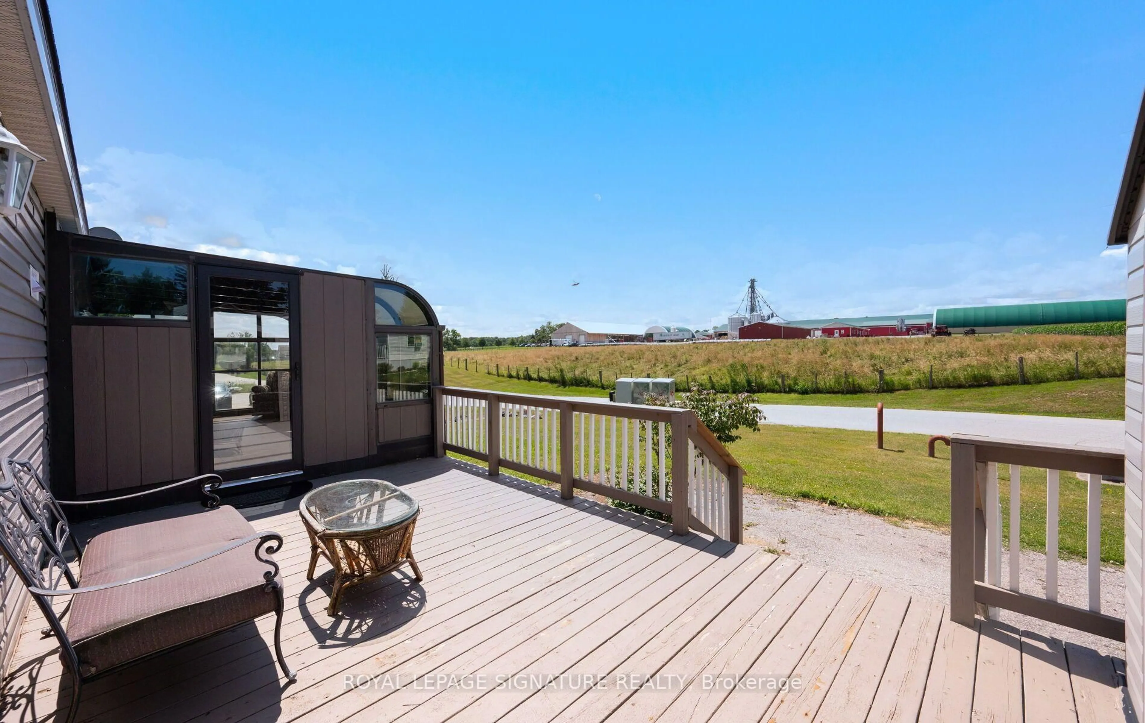 Patio, water/lake/river/ocean view for 49 Sunrise Circ, Bradford West Gwillimbury Ontario L3Z 3W9