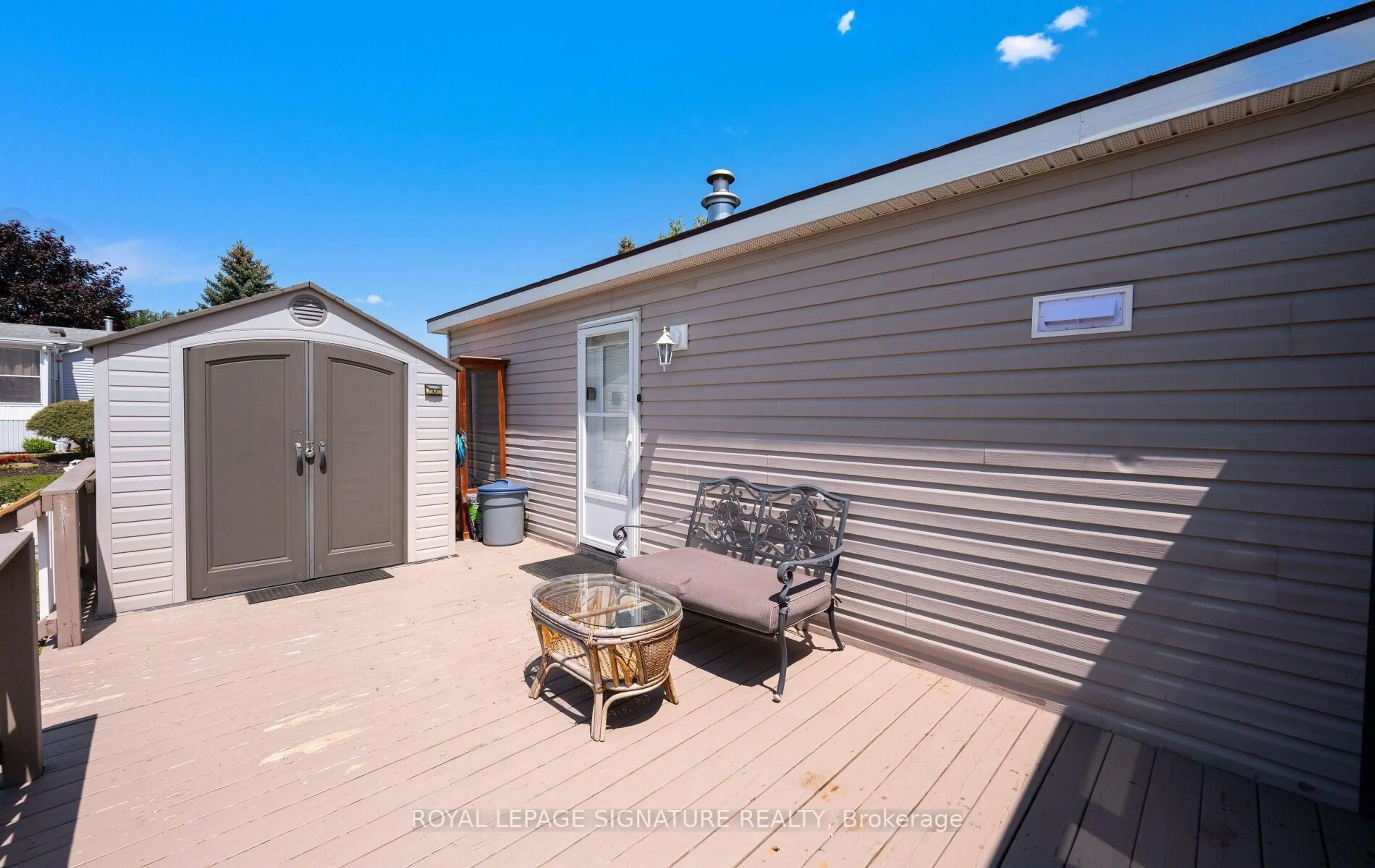 Patio, street for 49 Sunrise Circ, Bradford West Gwillimbury Ontario L3Z 3W9