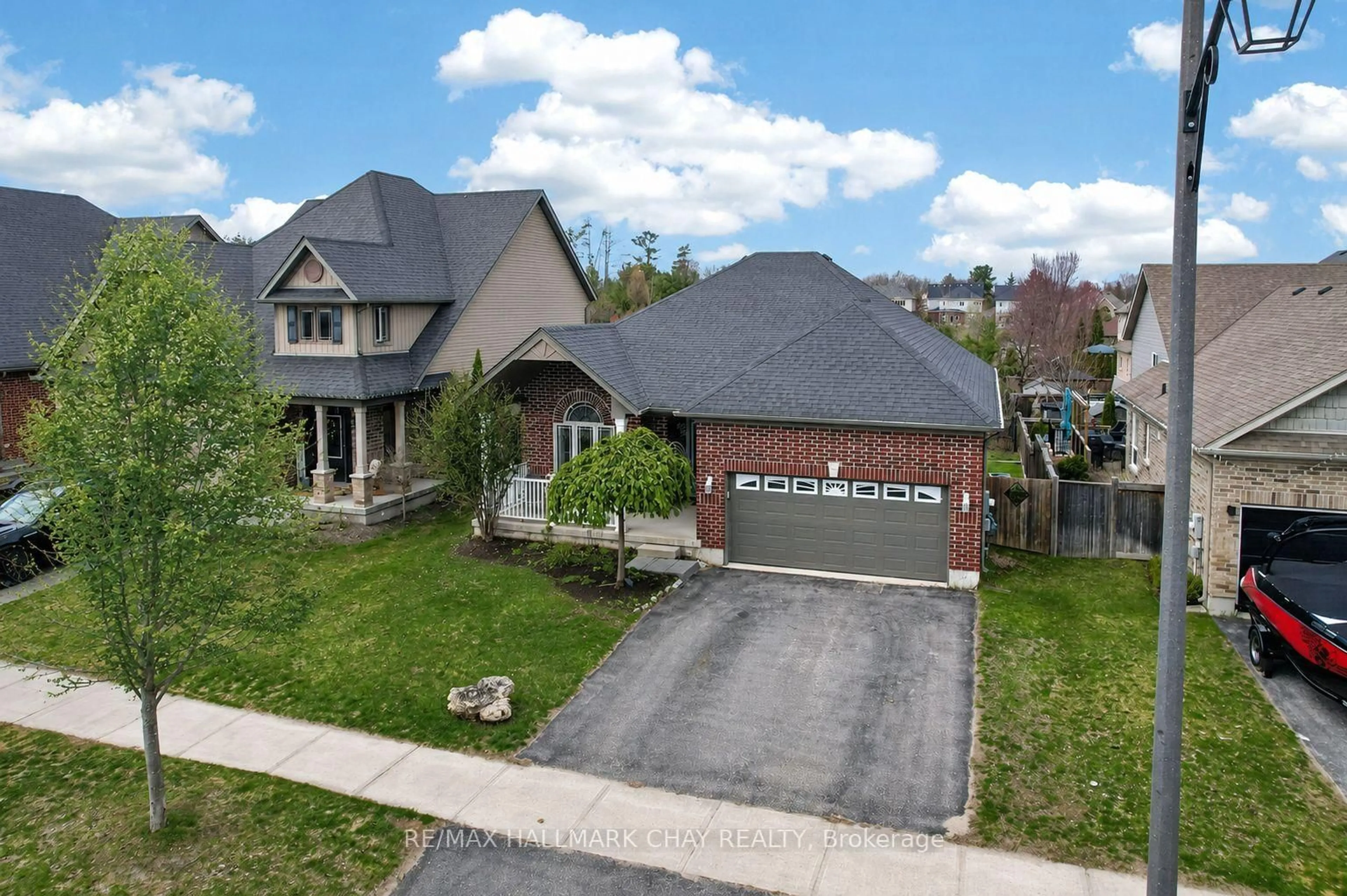 A pic from outside/outdoor area/front of a property/back of a property/a pic from drone, street for 60 Brownley Lane, Essa Ontario L3W 0P9