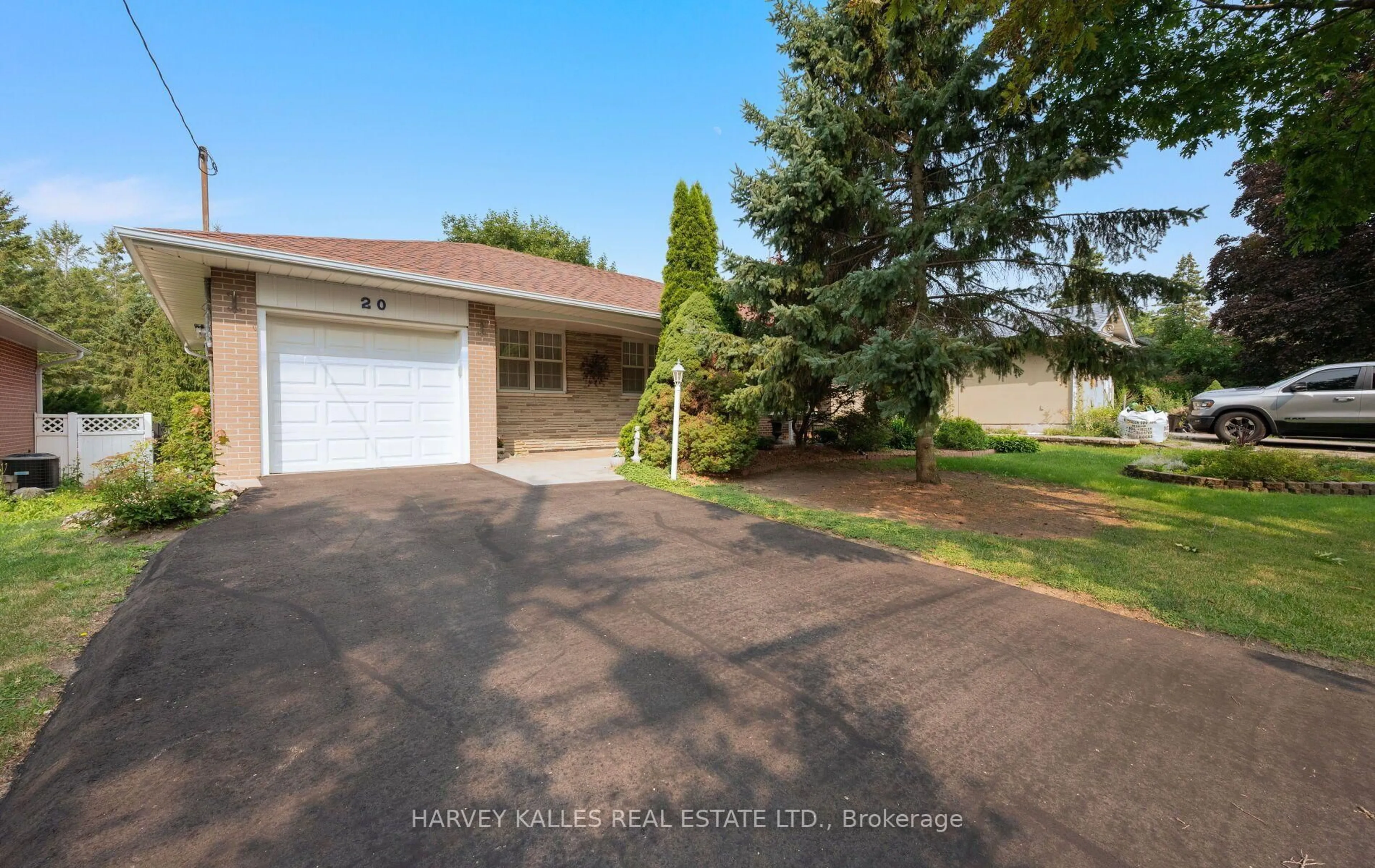A pic from outside/outdoor area/front of a property/back of a property/a pic from drone, water/lake/river/ocean view for 20 Willowgate Dr, Markham Ontario L3P 1G3