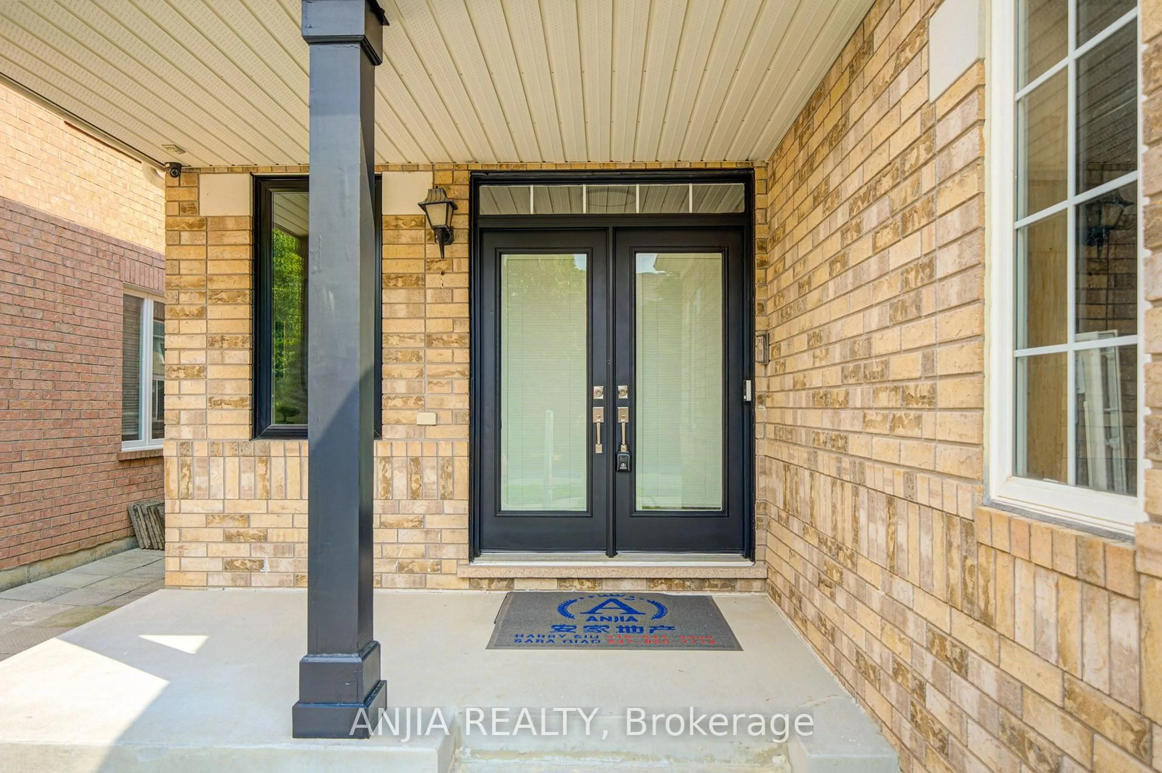 Indoor entryway for 16 Staynor Cres, Markham Ontario L6E 1N5