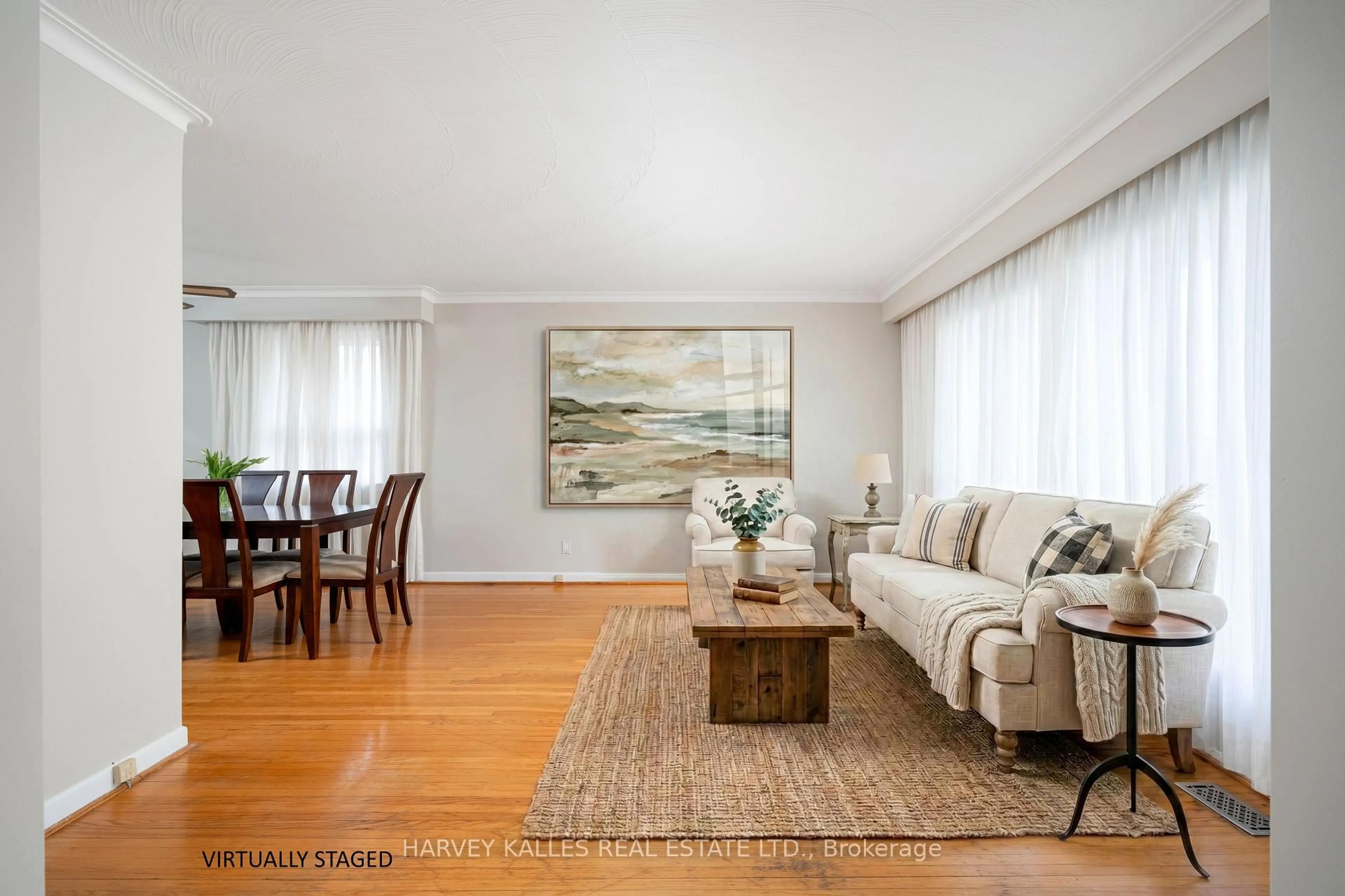 Living room with furniture, wood/laminate floor for 133 Wood Lane, Richmond Hill Ontario L4C 4W2
