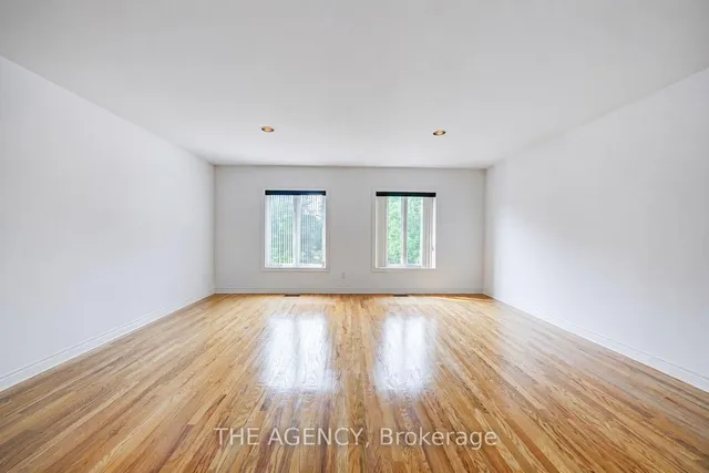 68 Townsgate Dr, Vaughan 5