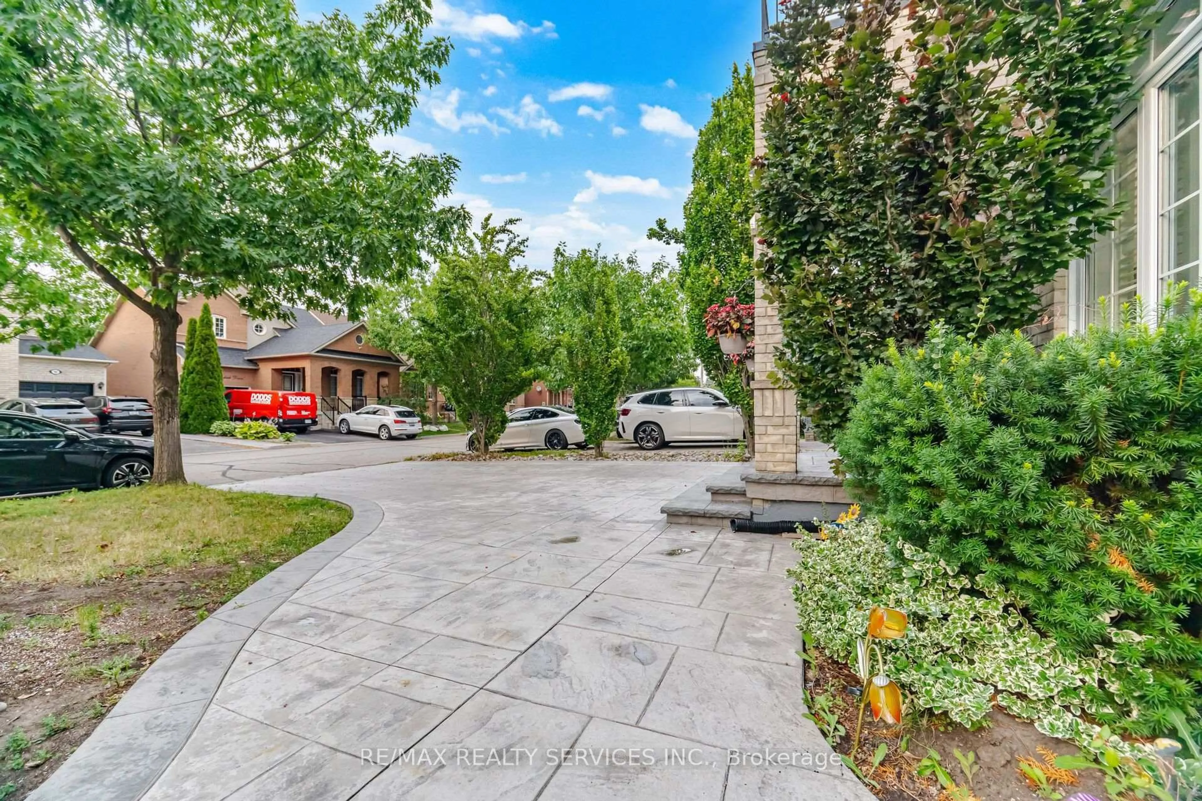 Patio, street for 45 Skylark Dr, Vaughan Ontario L4H 2C3