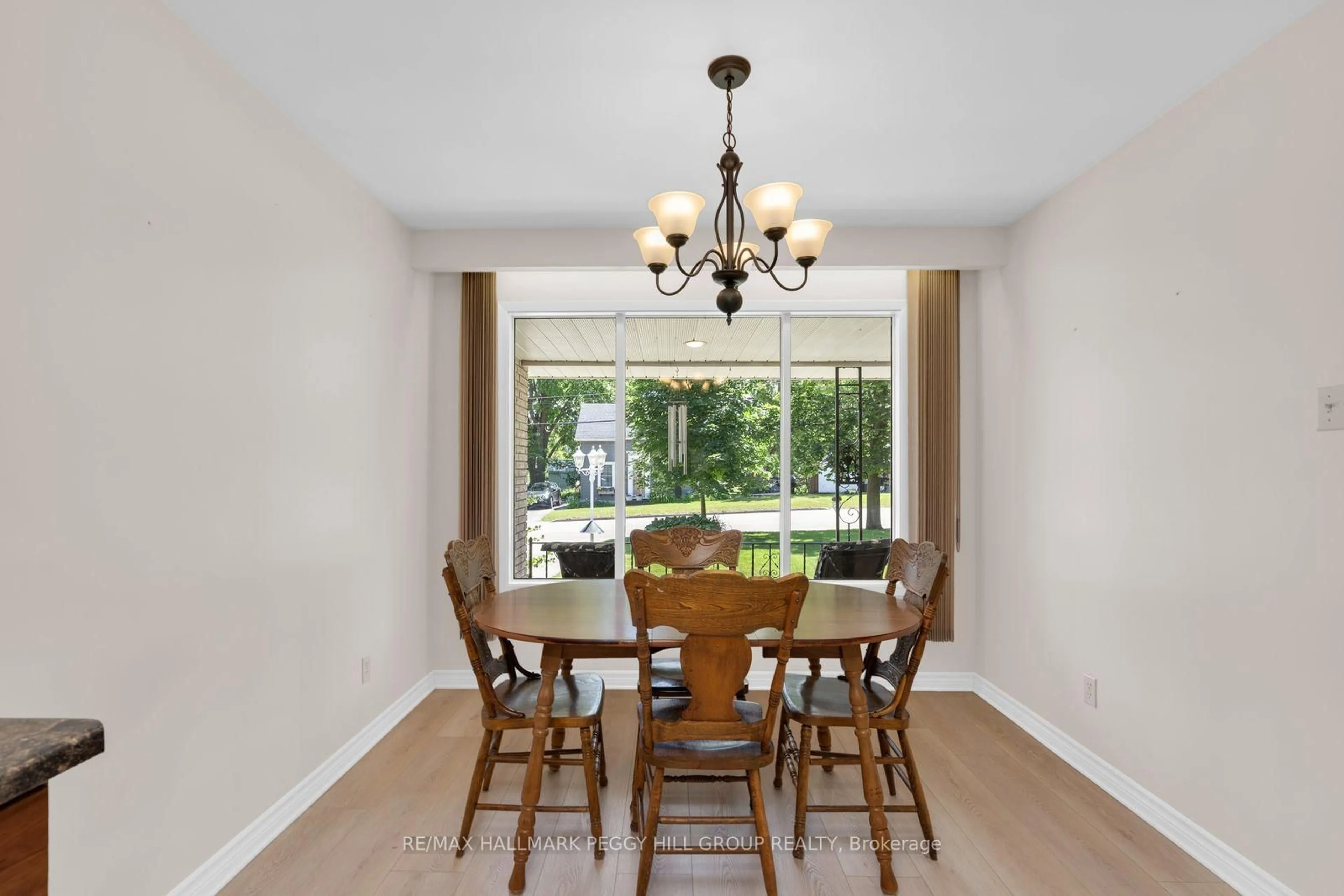 Dining room, unknown for 2222 Victoria St, Innisfil Ontario L9S 1K5