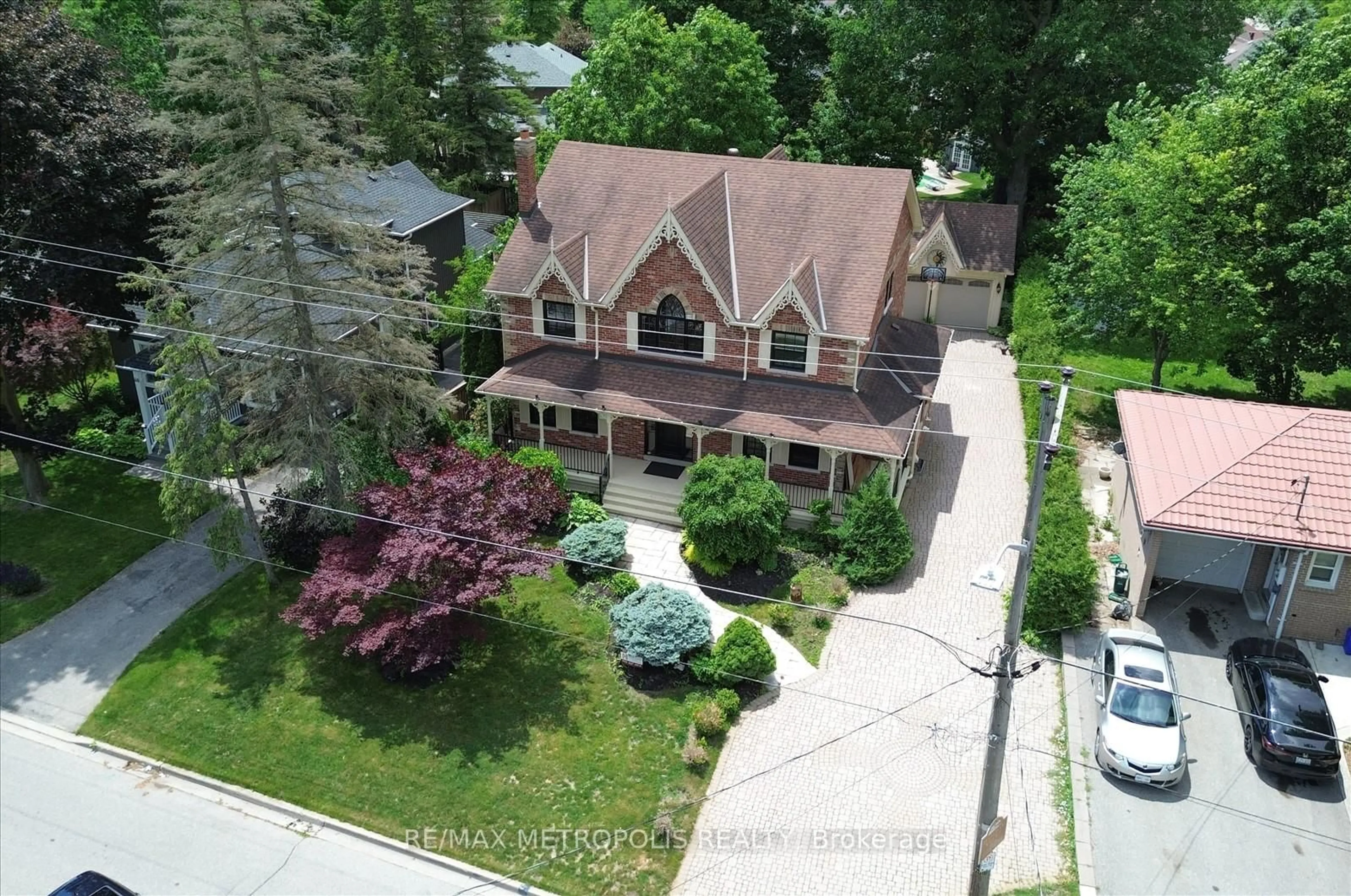 A pic from outside/outdoor area/front of a property/back of a property/a pic from drone, street for 42 Peter St, Markham Ontario L3P 2A6