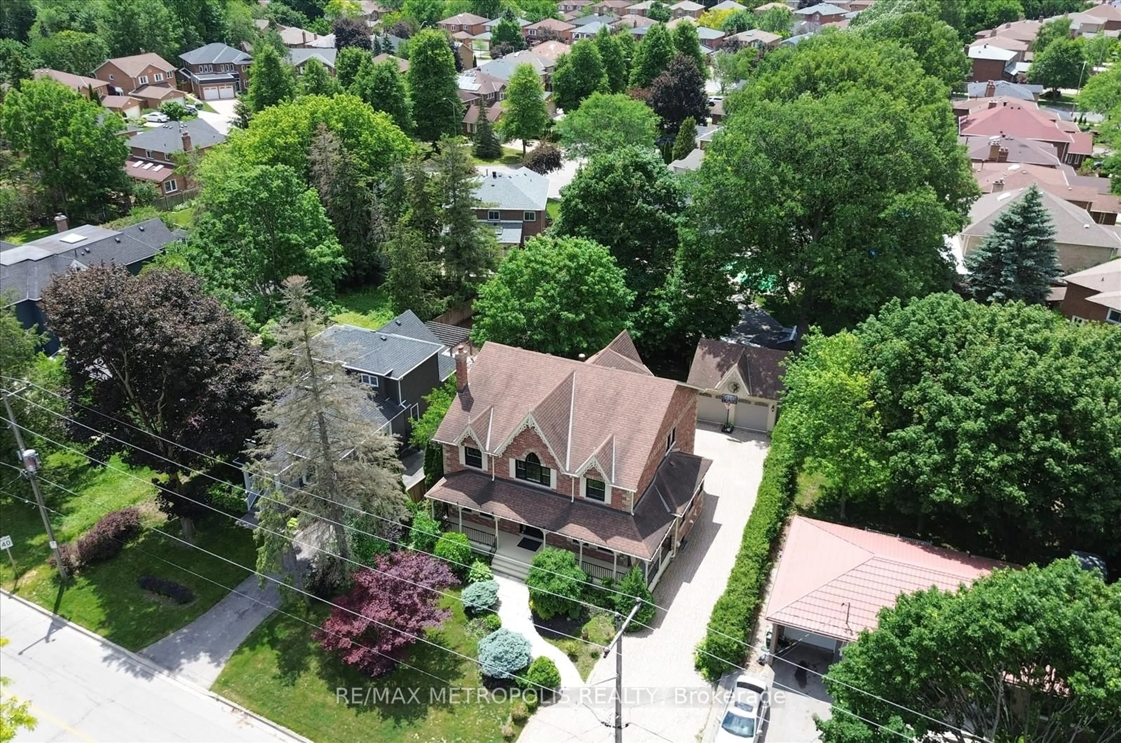 A pic from outside/outdoor area/front of a property/back of a property/a pic from drone, street for 42 Peter St, Markham Ontario L3P 2A6