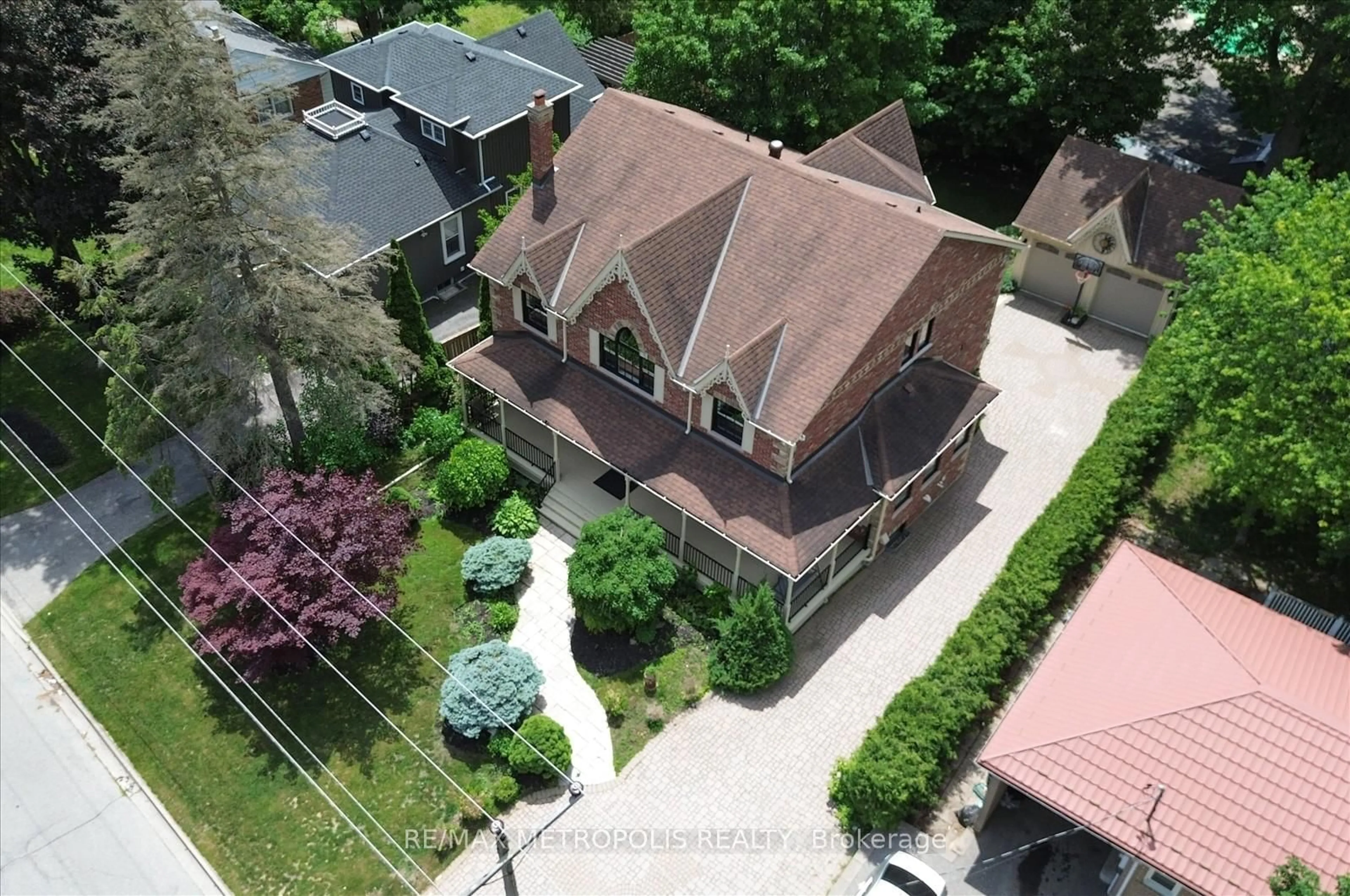 A pic from outside/outdoor area/front of a property/back of a property/a pic from drone, street for 42 Peter St, Markham Ontario L3P 2A6