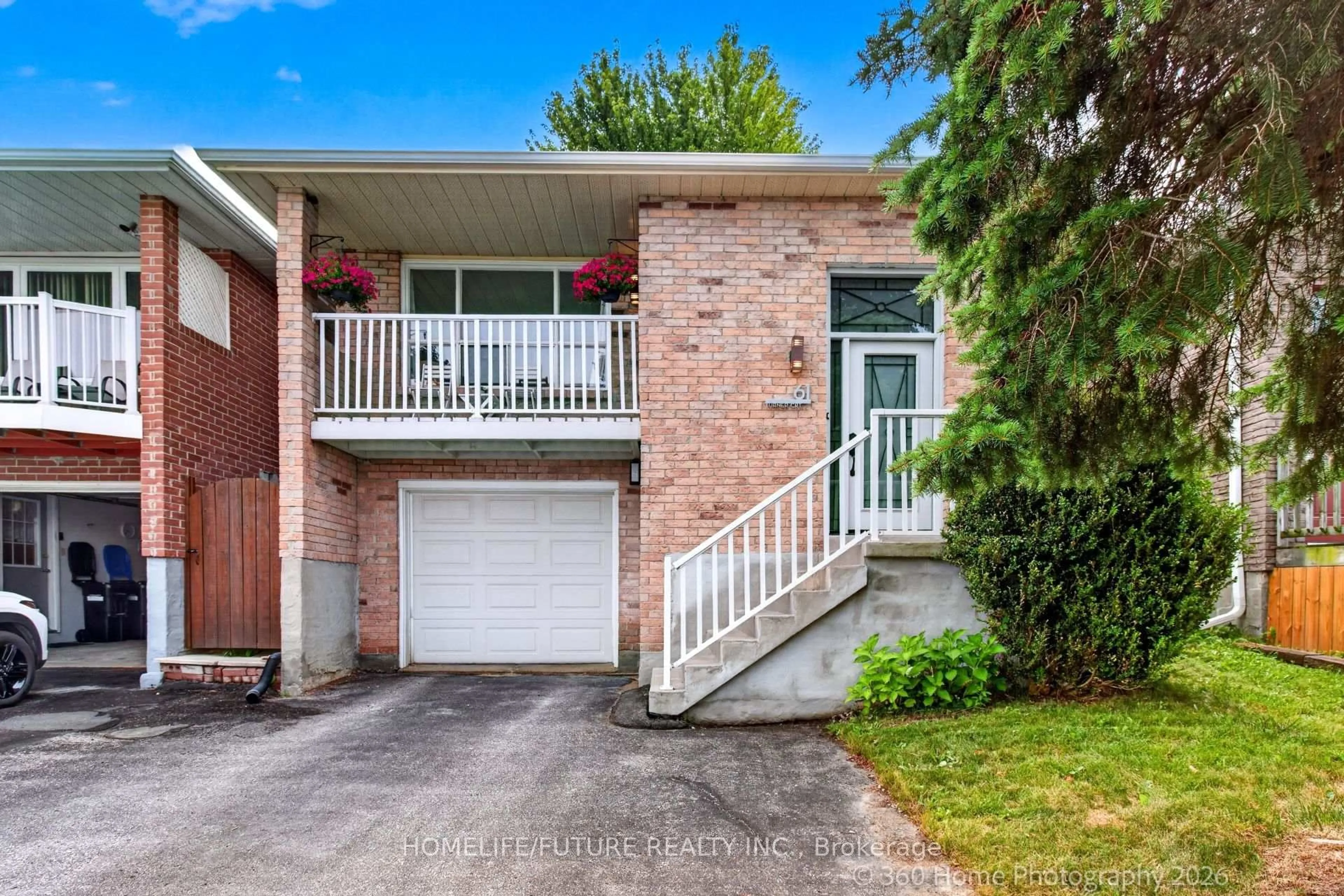 Home with brick exterior material, street for 61 Turner Crt, Bradford West Gwillimbury Ontario L3Z 2W7