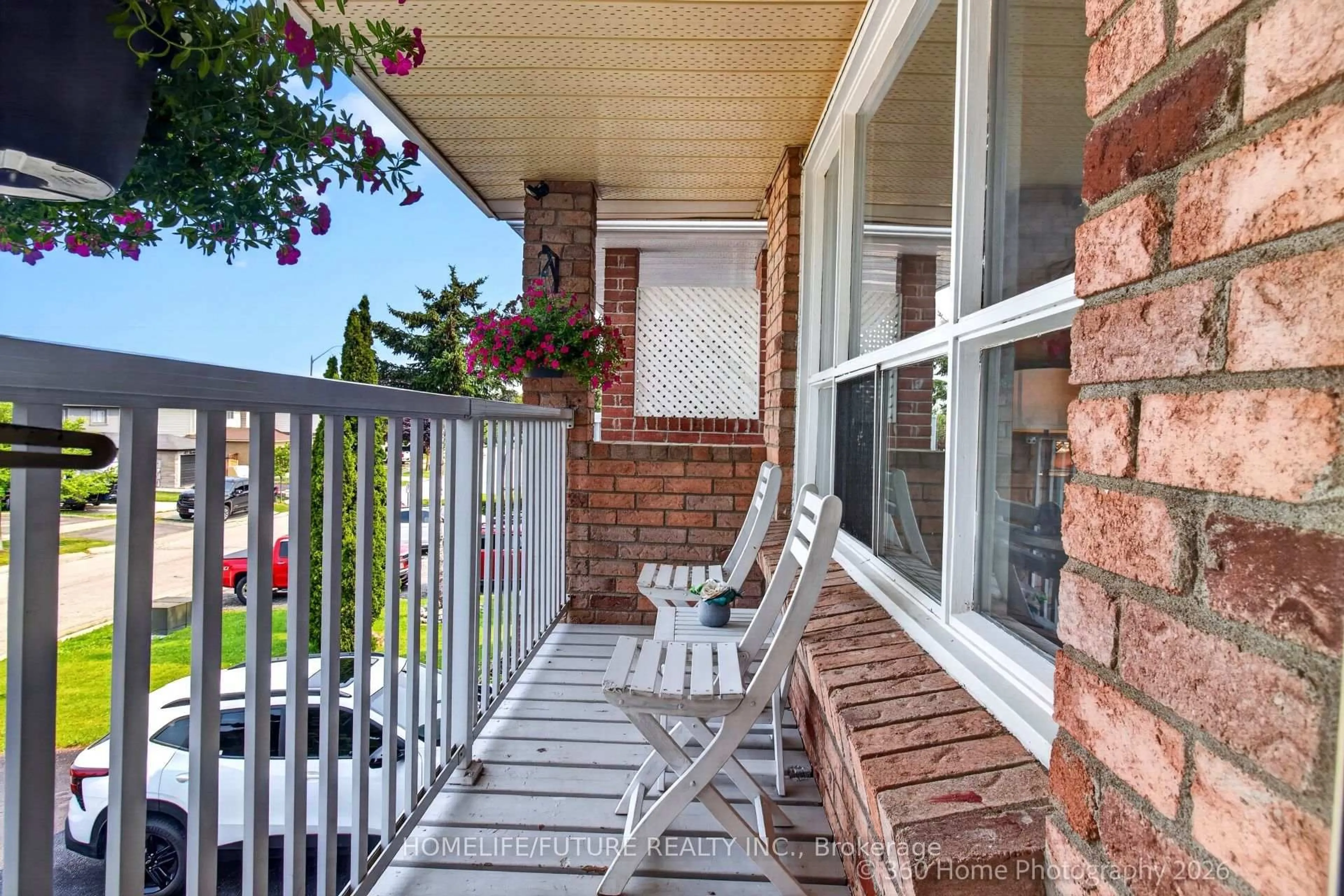 Patio, unknown for 61 Turner Crt, Bradford West Gwillimbury Ontario L3Z 2W7